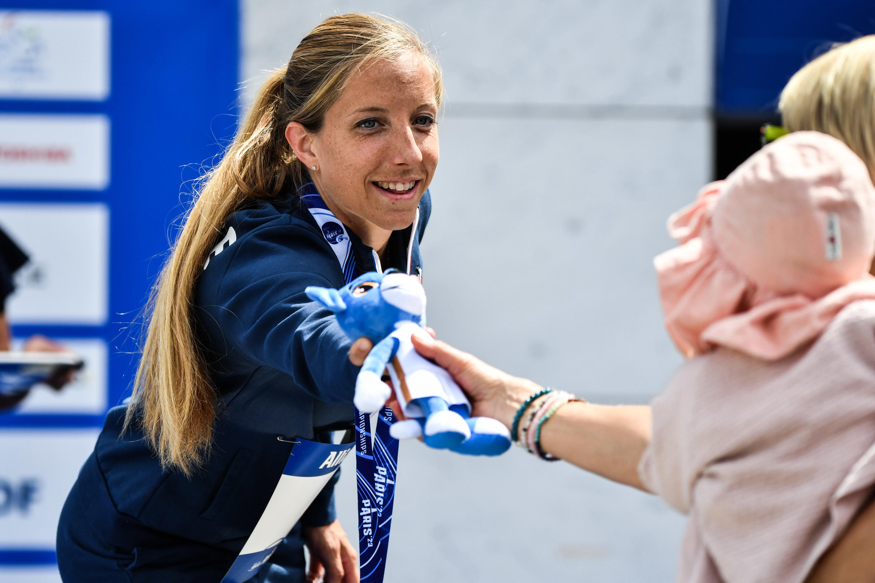 Comme plusieurs sportifs, Manon Genest (ici à Paris en juillet 2023), championne de para-athlétisme, souhaite vivre les Jeux au plus près de sa petite fille. Icon Sport