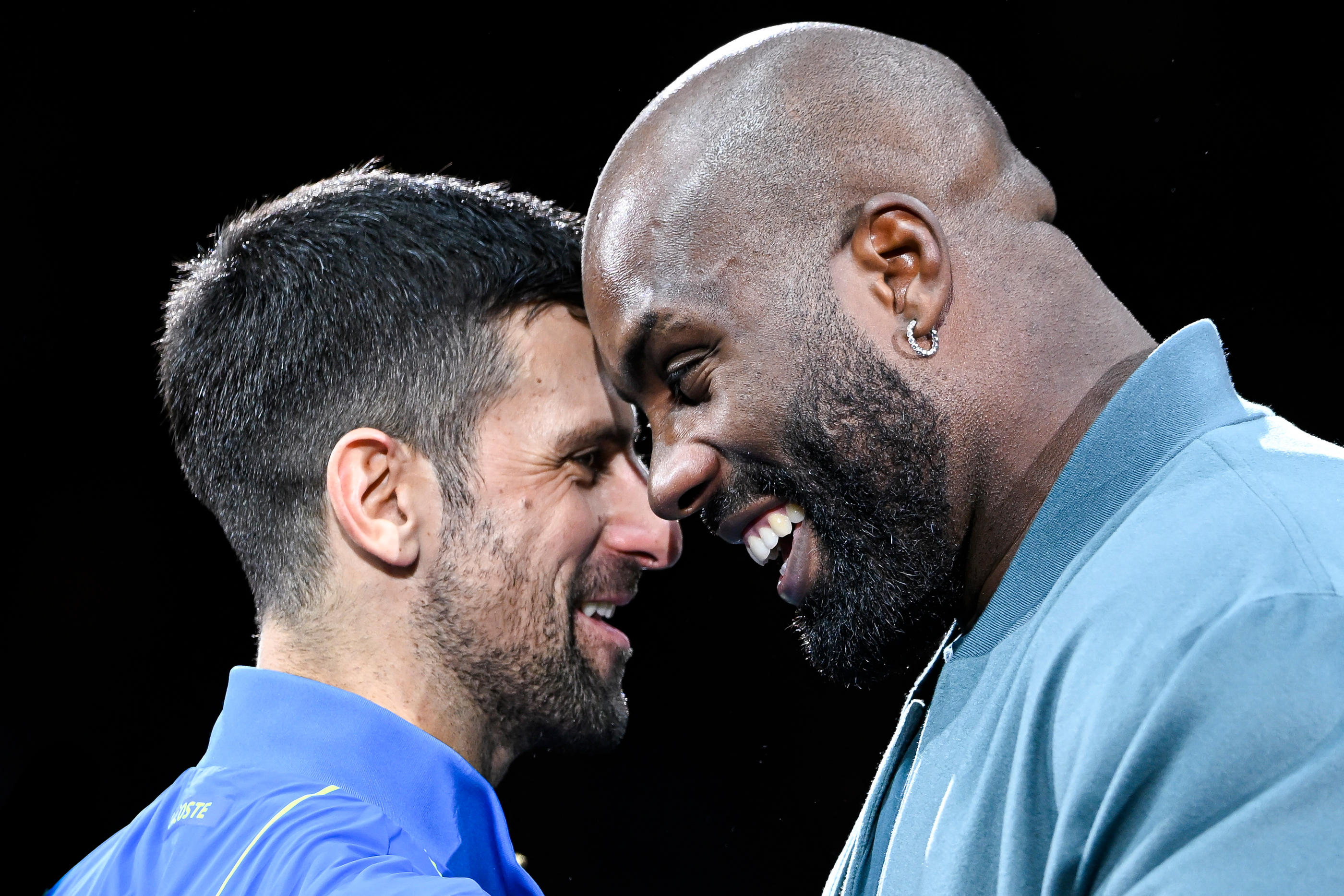 Teddy Riner avait remis le trophée du dernier Rolex Paris Masters à Novak Djokovic, le 5 novembre. Icon sport