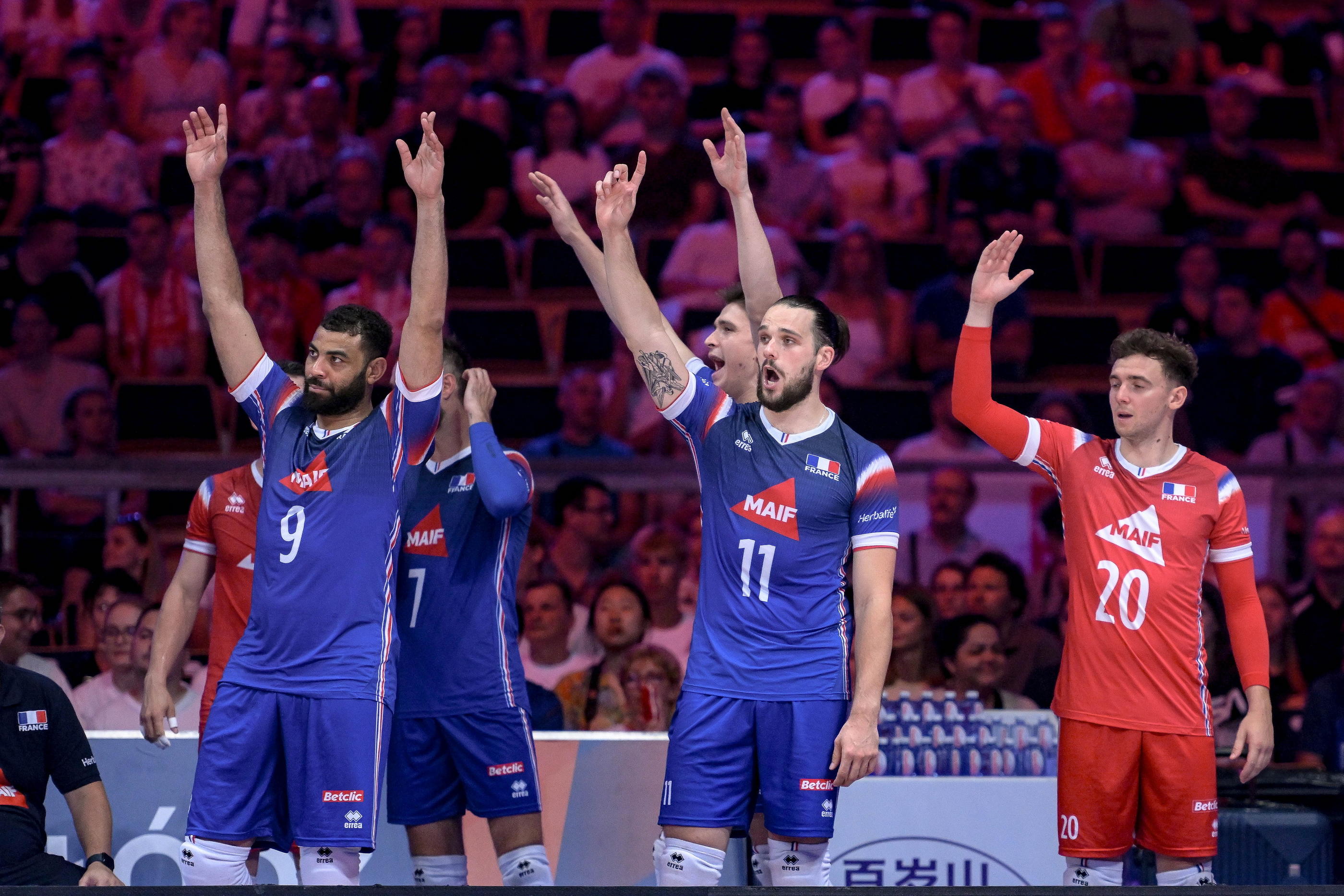 Earvin Ngapeth (à gauche) et les Bleus ont renversé l'Italie ce vendredi. (Photo Icon Sport)