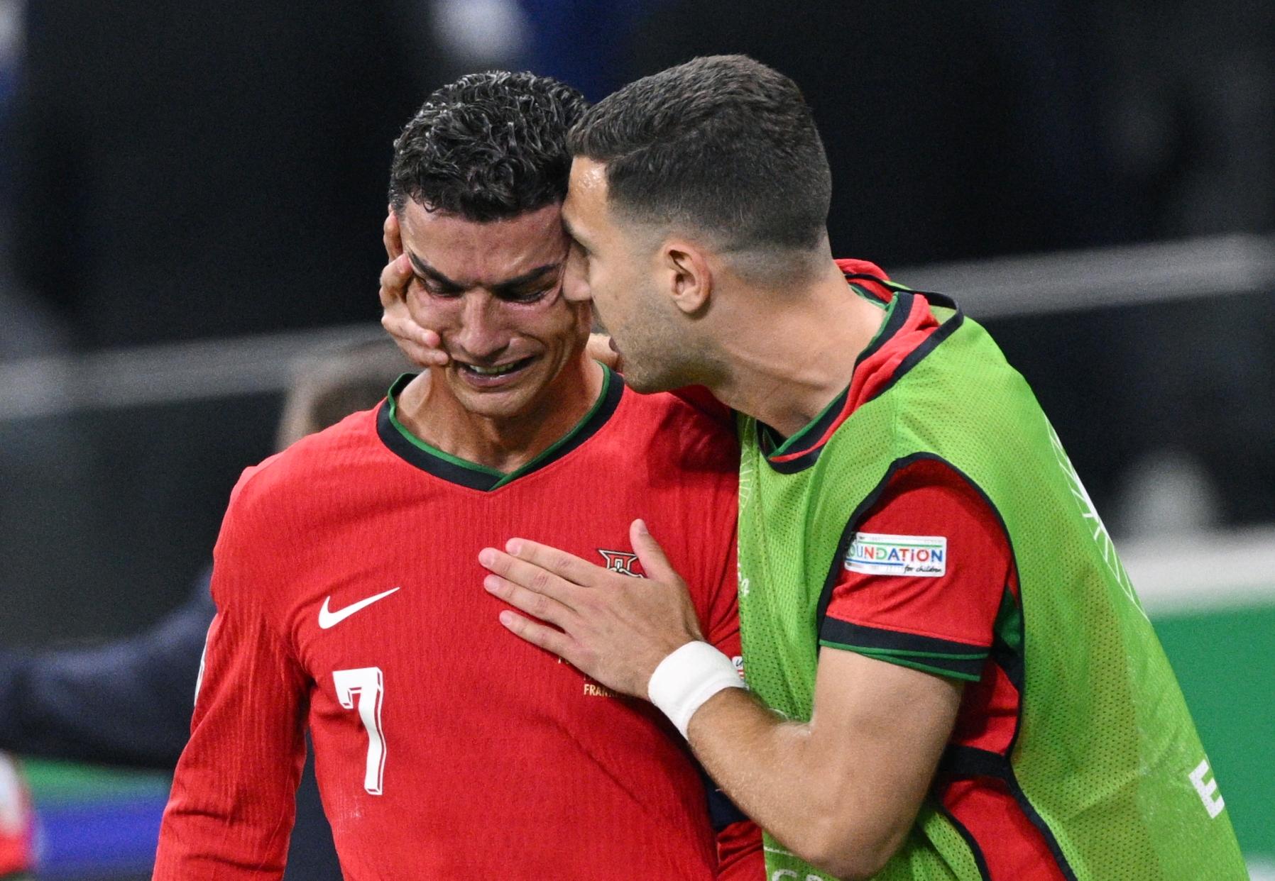 Cristiano Ronaldo a fondu en larmes après son pénalty manqué lundi soir face à la Slovénie. (Photo Icon Sport)