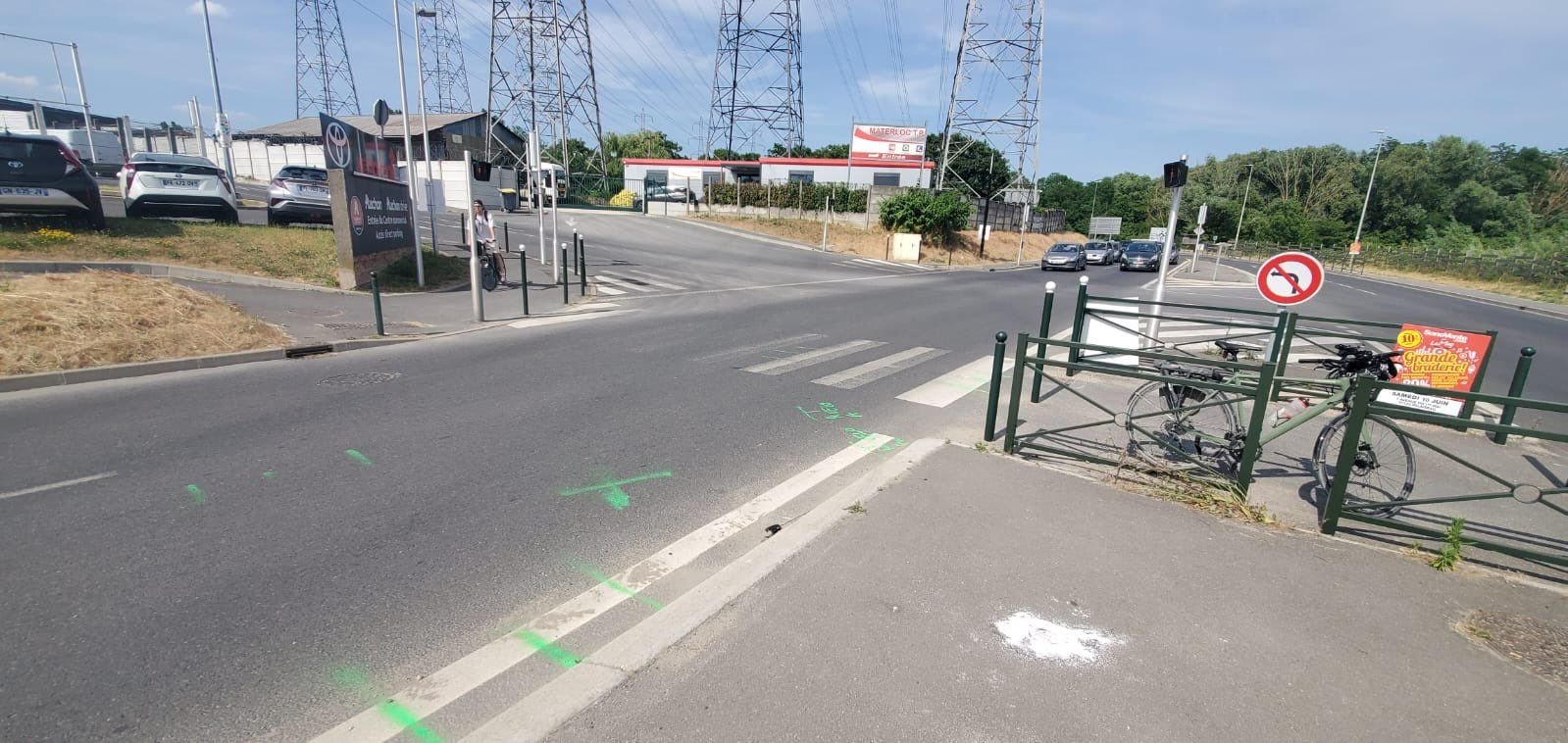 Villebon-sur-Yvette (Essonne), le 9 juin 2023. C'est à cet endroit, sur la RD59, à l'entrée du centre commercial de Villebon 2, que l'accident s'et produit. DR
