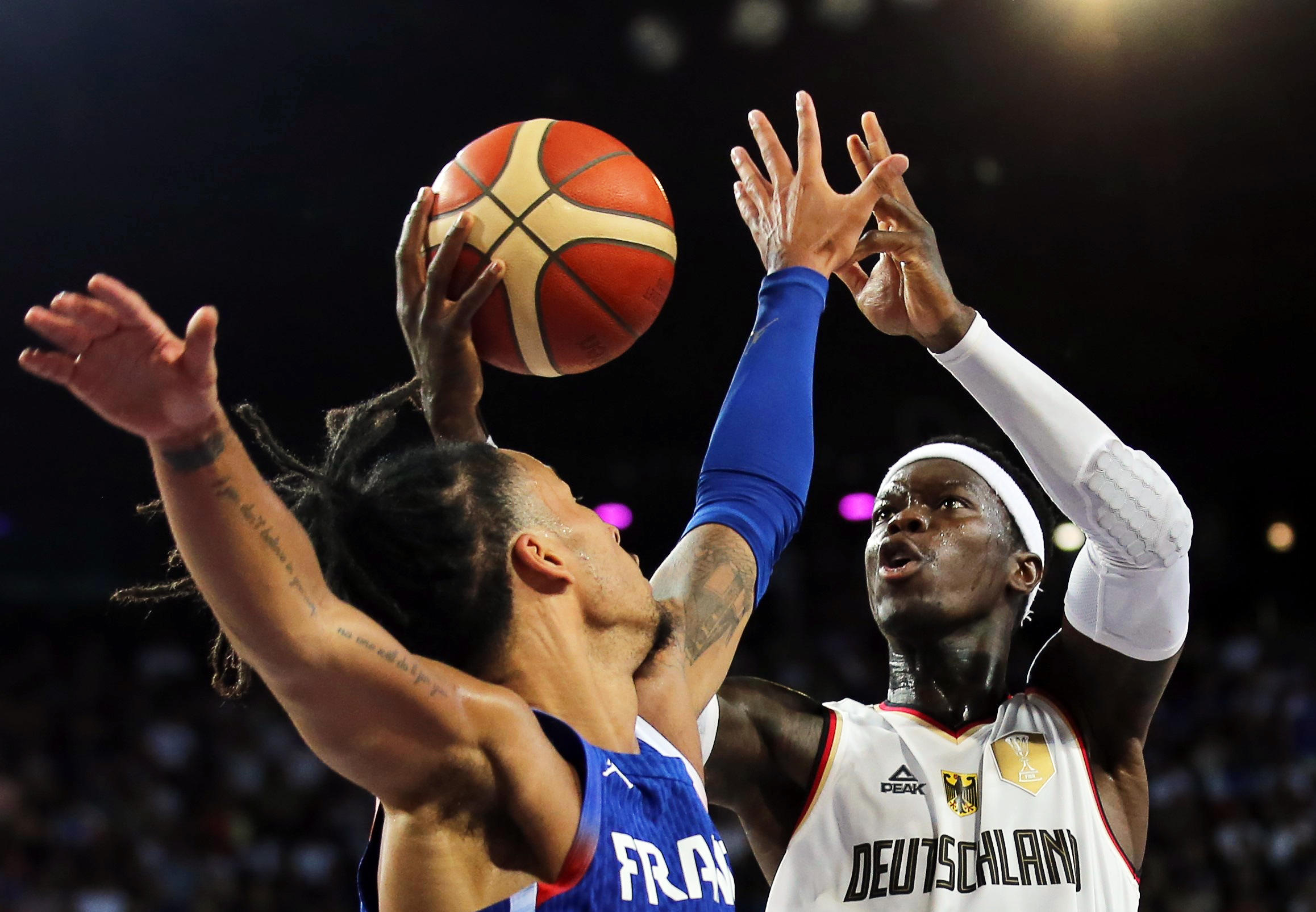 Dennis Schröder a été un véritable poison pour la défense des Bleus, ce lundi en match de préparation aux JO. Icon Sport/Matthias Stickel