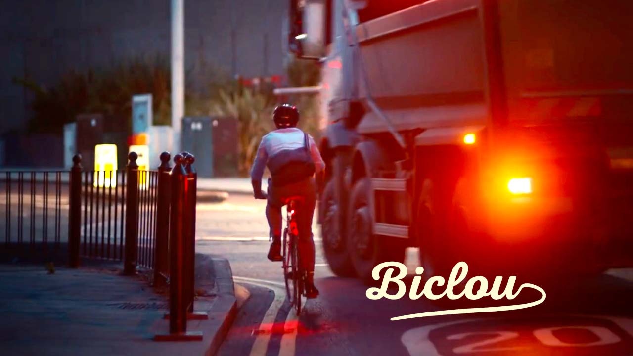 À Paris, l'angle mort des poids lourds est un danger mortel de tous les instants pour cyclistes et piétons. /LP/Biclou