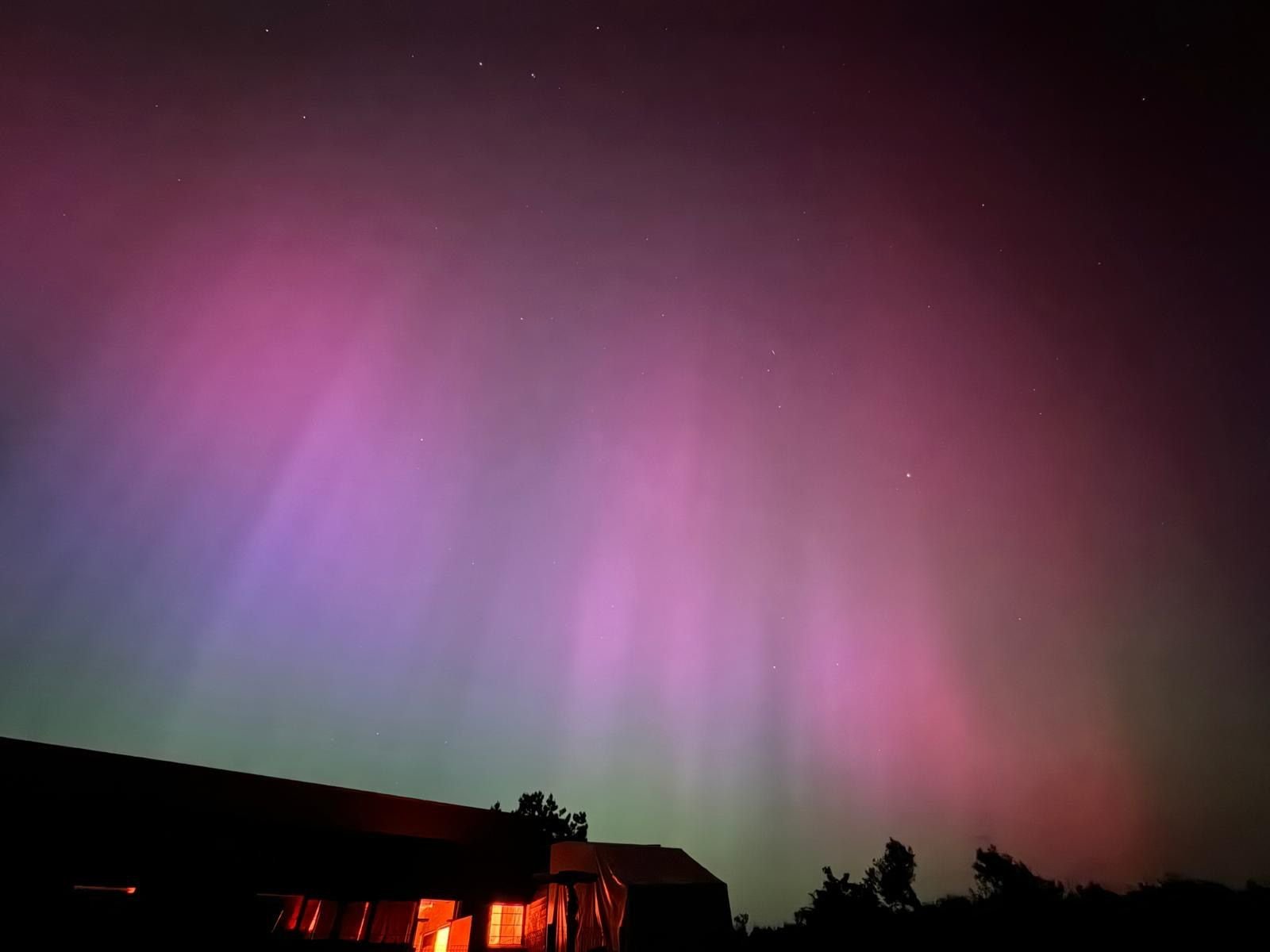 Ces éruptions sont provoquées par une accumulation d’énergie magnétique au niveau de l’équateur solaire qui fait jaillir des particules se propulsant à grande vitesse dans l’espace, entre 300 et 1 000 km par seconde, soit la distance Soleil-Terre en trois jours. (Illustration) LP/Patrick Caffin