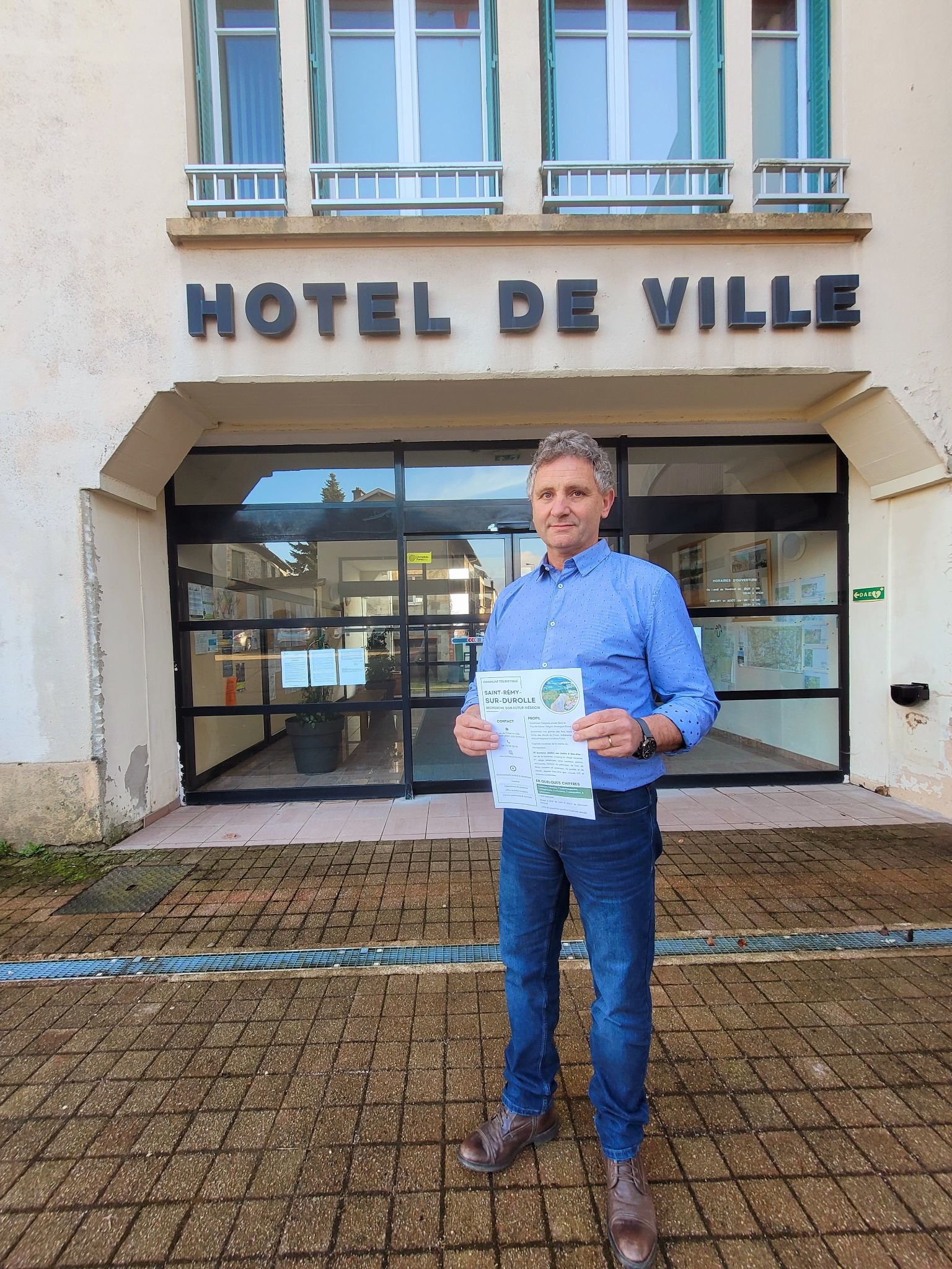 Frédéric Chonier, le maire de Saint-Rémy-sur-Durolle, dans le Puy-de-Dôme, vient de poster un CV sur Facebook et LinkedIn pour recruter le futur médecin généraliste du village. DR