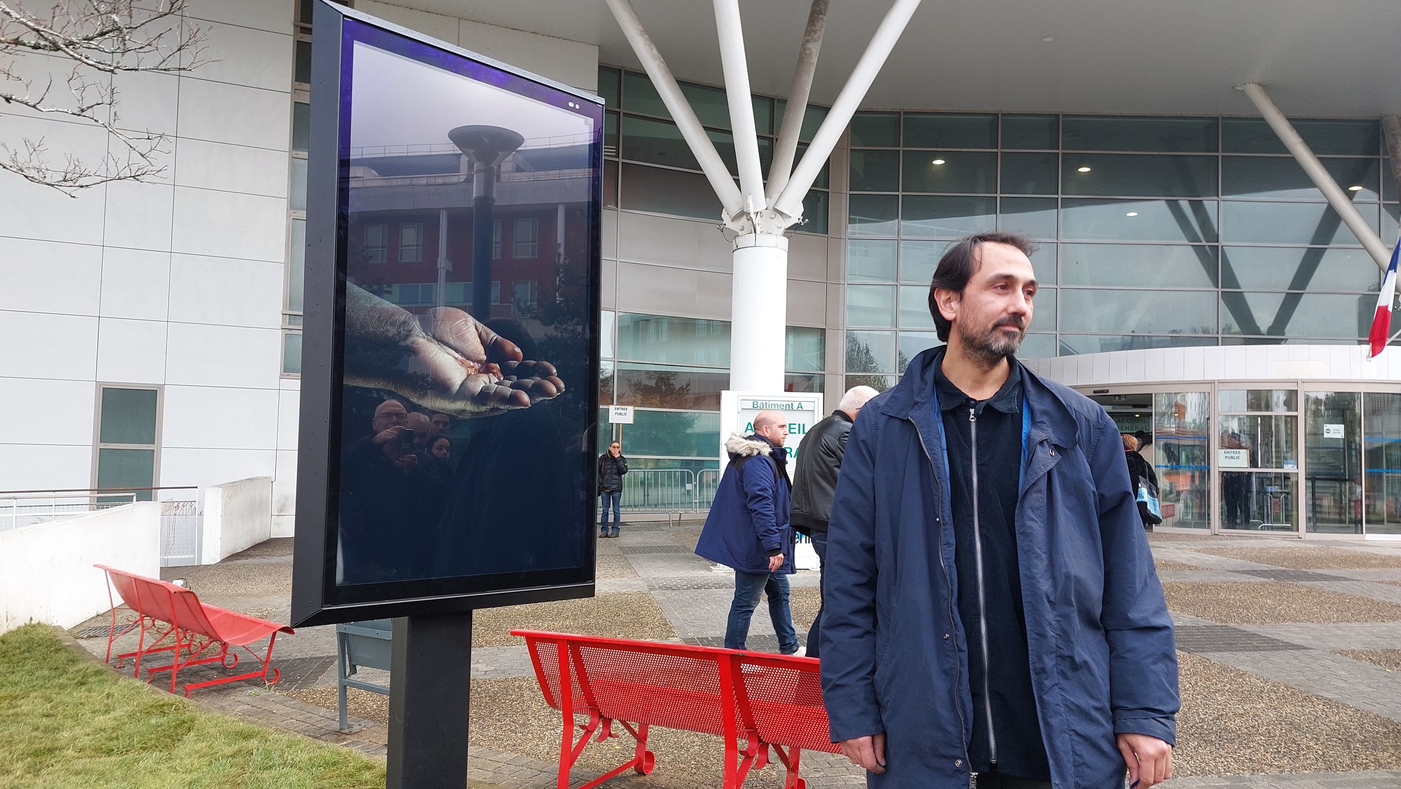 Saint-Denis, vendredi 7 décembre. Mehdi Meddaci est l'auteur de l'œuvre mémorielle baptisée « Se souvenir de quelques choses ». LP/E.M.