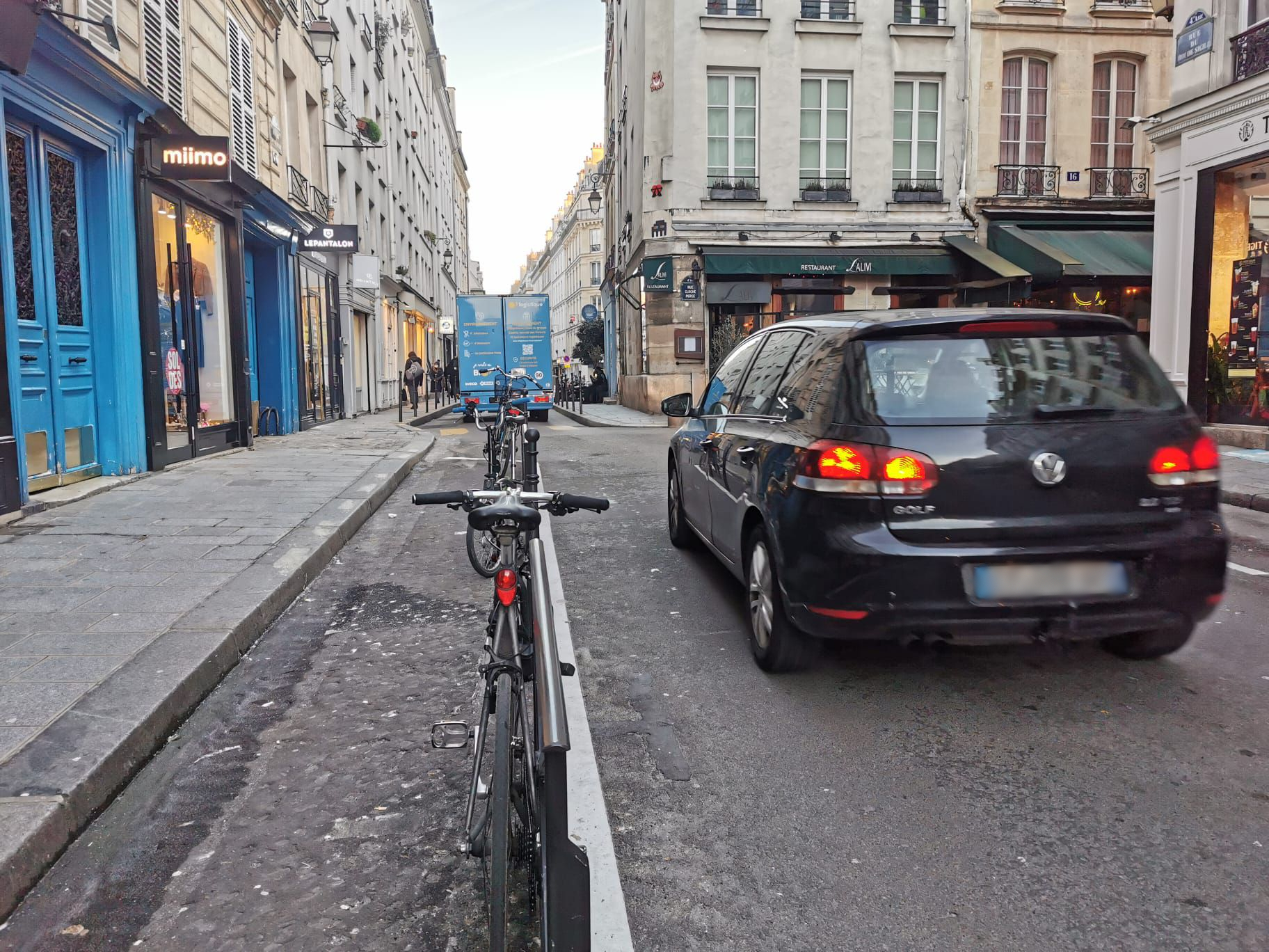 L'objectif de la zone apaisée est de supprimer le trafic de transit dans le coeur de Paris, aux ruelles inadaptées. LP/Florent Hélaine