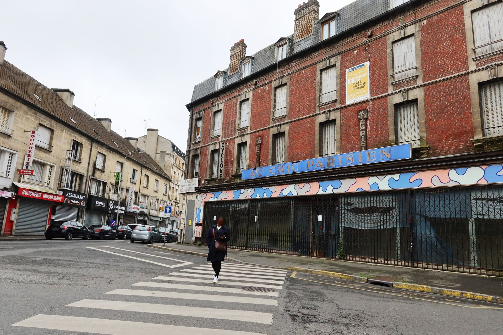 Creil (Oise), le 21 mai. Fermée en 2006, l'ancienne boutique de vêtements Au chic parisien attend d'être réhabilitée entièrement. LP/Florent Heib