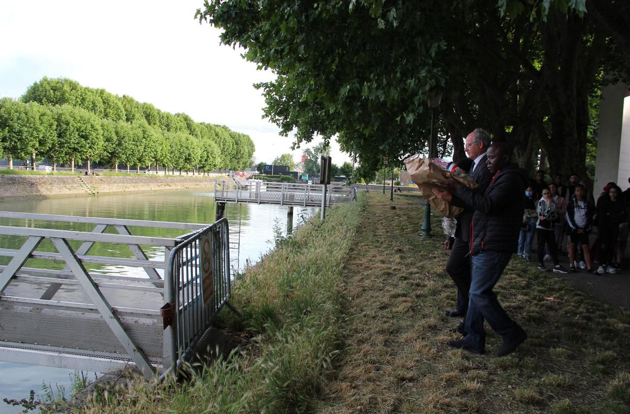 <b></b> Saint-Maurice, mardi 16 juin. Une cérémonie en hommage à Makan, 12 ans s’est déroulée un an après sa mort par noyade dans la Marne. Le maire LR Igor Semo a demandé aux Voies navigables de France (VNF) de poser des barrières de protection.