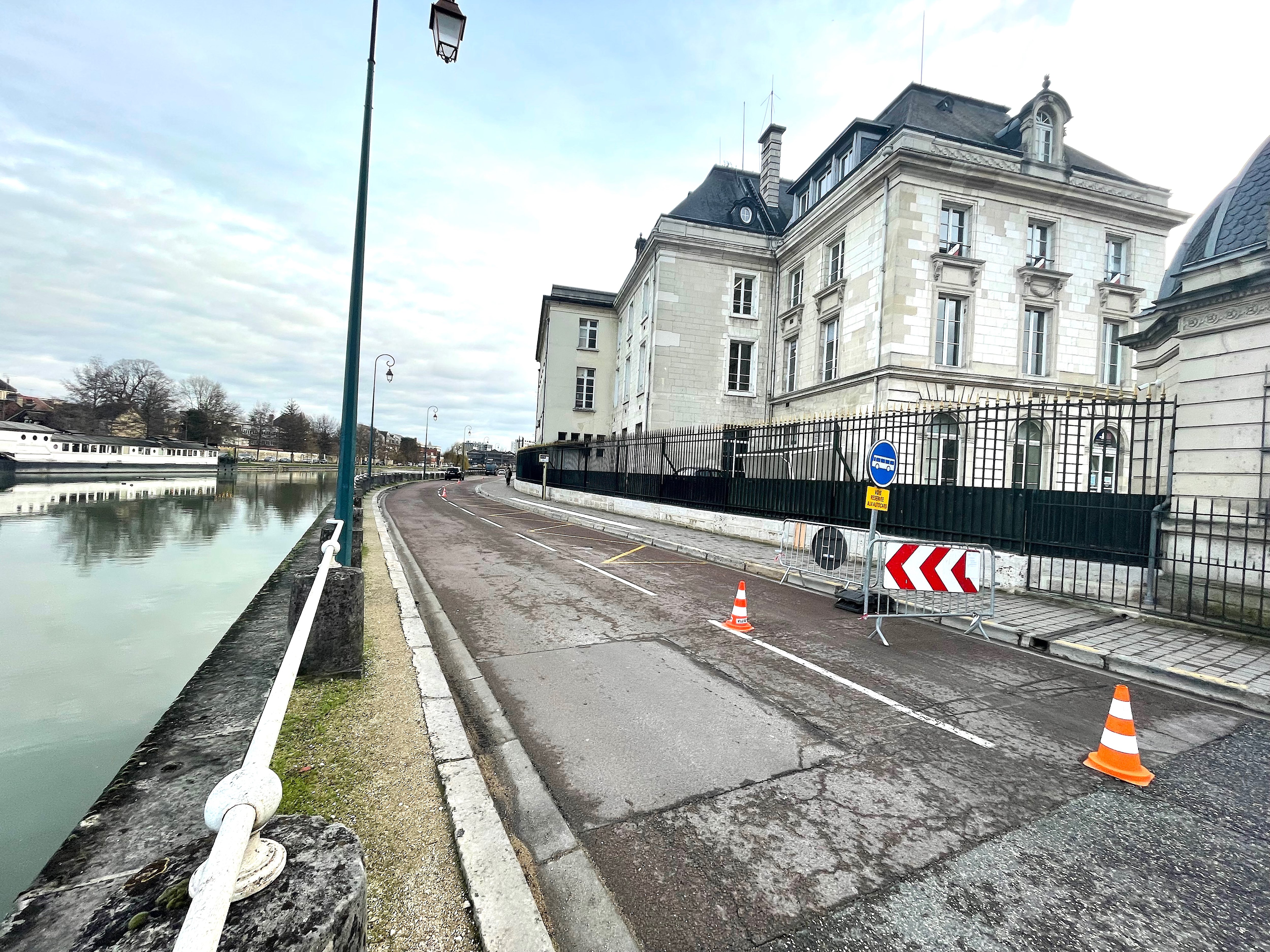 Troyes va poursuivre l'aménagement des berges de Seine, à proximité de la Préfecture. D'ici l'été, une promenade doublée d'une piste cyclable sera créée en réduisant les voies de circulation de deux à une. LP/Stéphane Magnoux