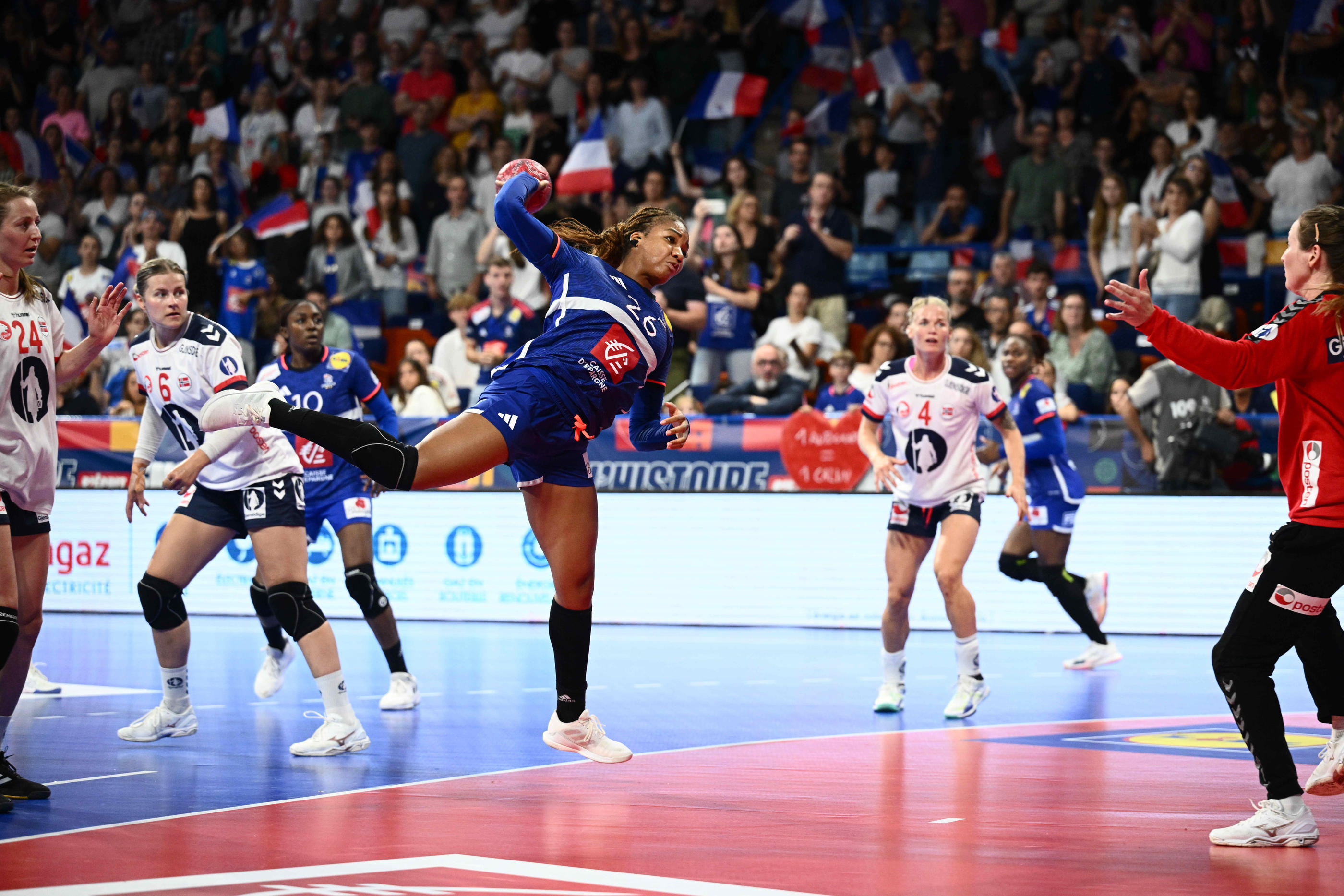 Pauletta Foppa, pivot de l'équipe de France, a contribué à la victoire des Bleues. Icon Sport