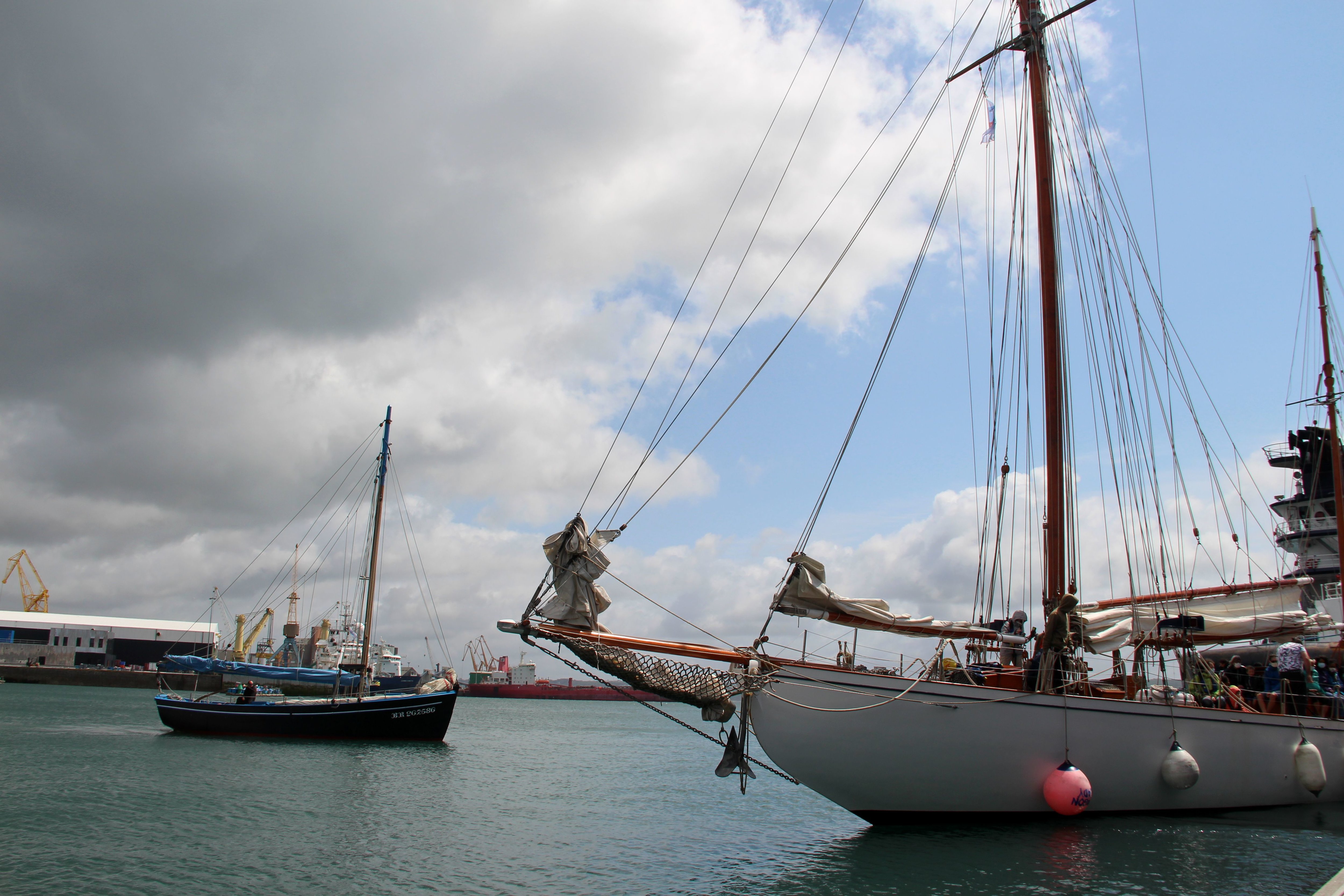 L'apéro avant les fêtes maritimes de Brest 2024 : "Ports-Escales" permet aux petits navires et à leurs marins de venir accoster dans l'un des six ports partenaires pour une semaine de petites festivités... avant les grandes. LP/ Nora Moreau (archives)