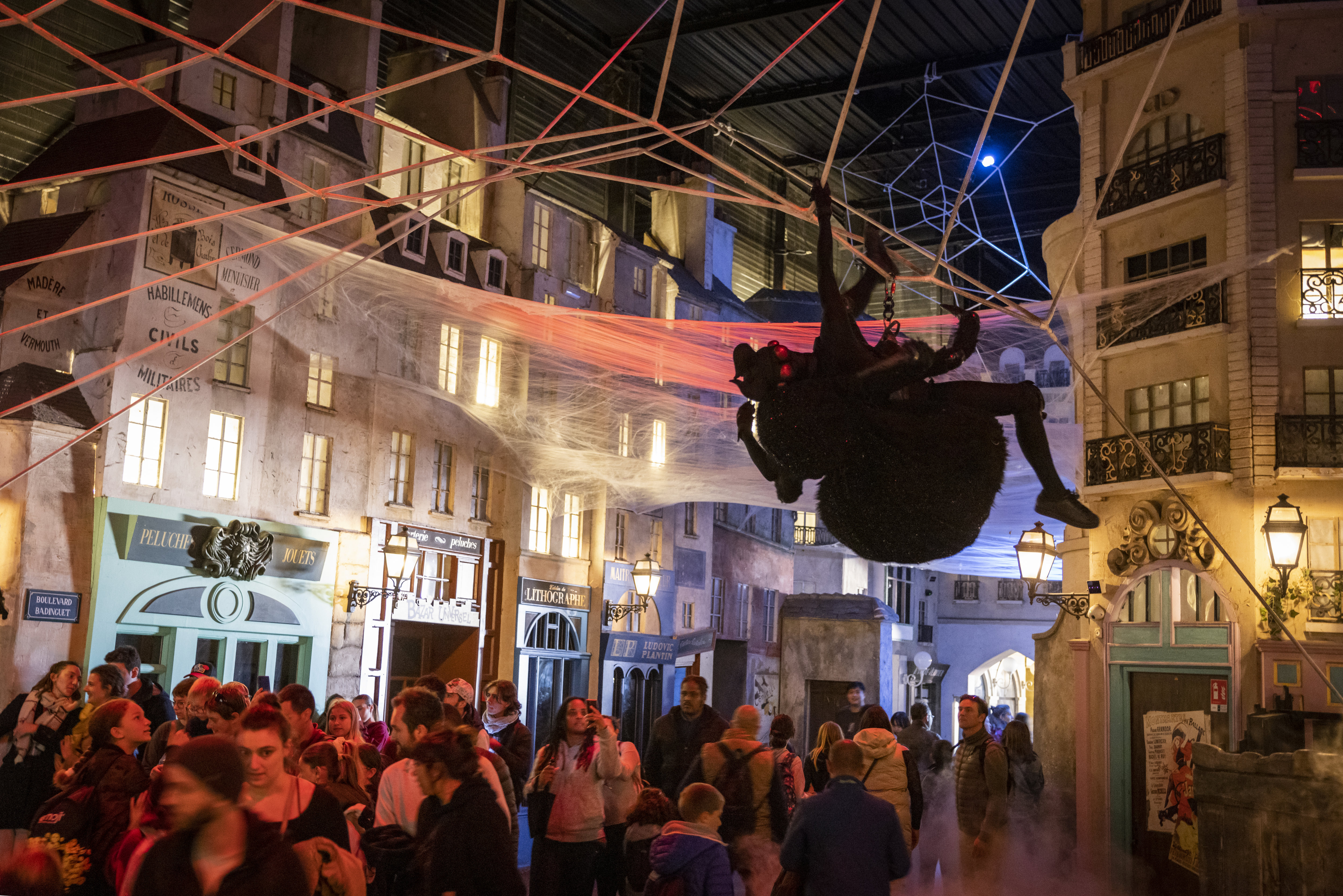 Chaque année, environ 400 000 visiteurs arpentent les allées du parc durant la période d'Halloween (ici le 9 octobre 2022). LP/Arnaud Dumontier