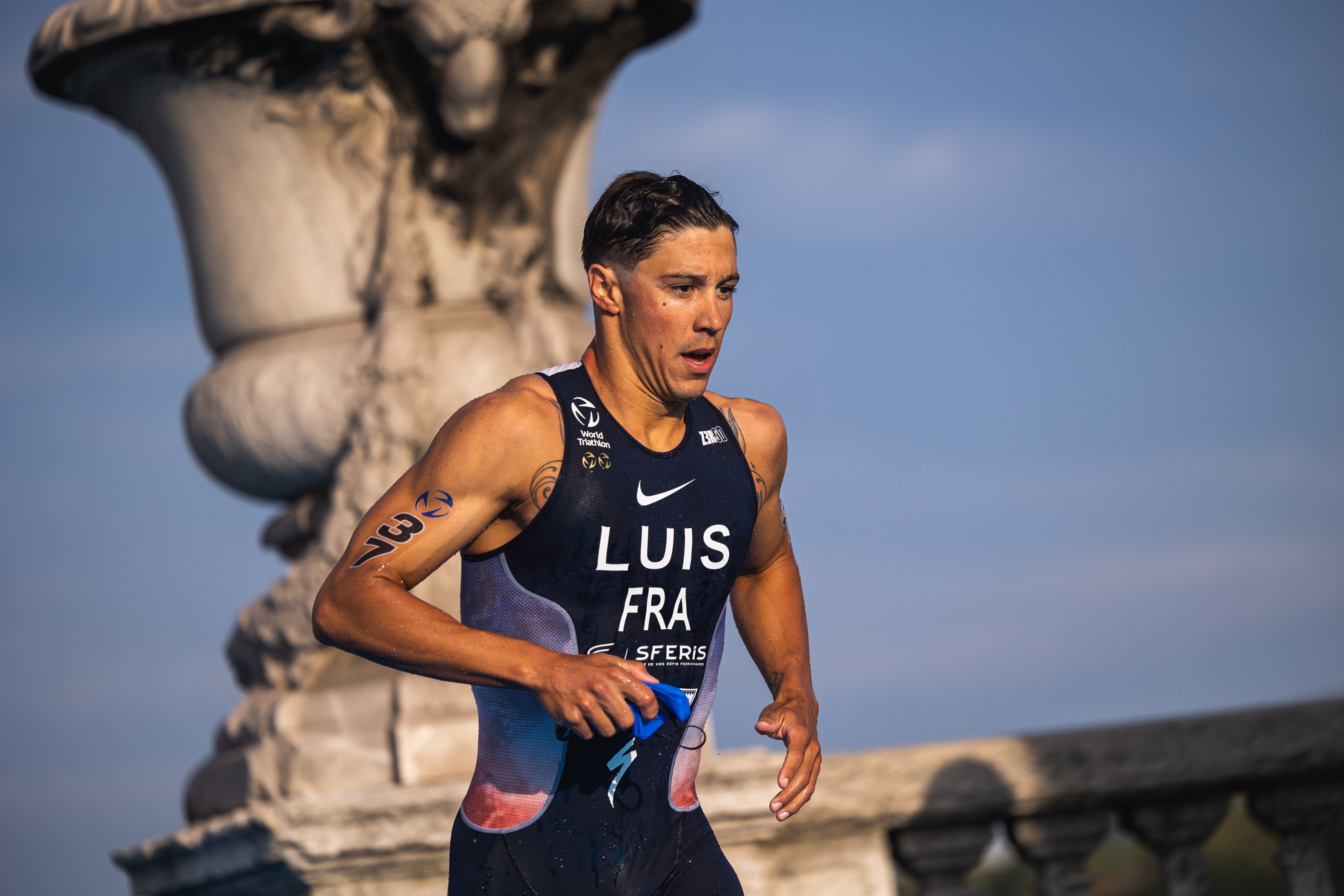 Vincent Luis, double champion du monde de triathlon, a du mal à accepter la décision de sa fédération de ne pas l’avoir sélectionné pour les JO de Paris 2024 cet été. FFTRI/Royal Spark/Germain Hazard