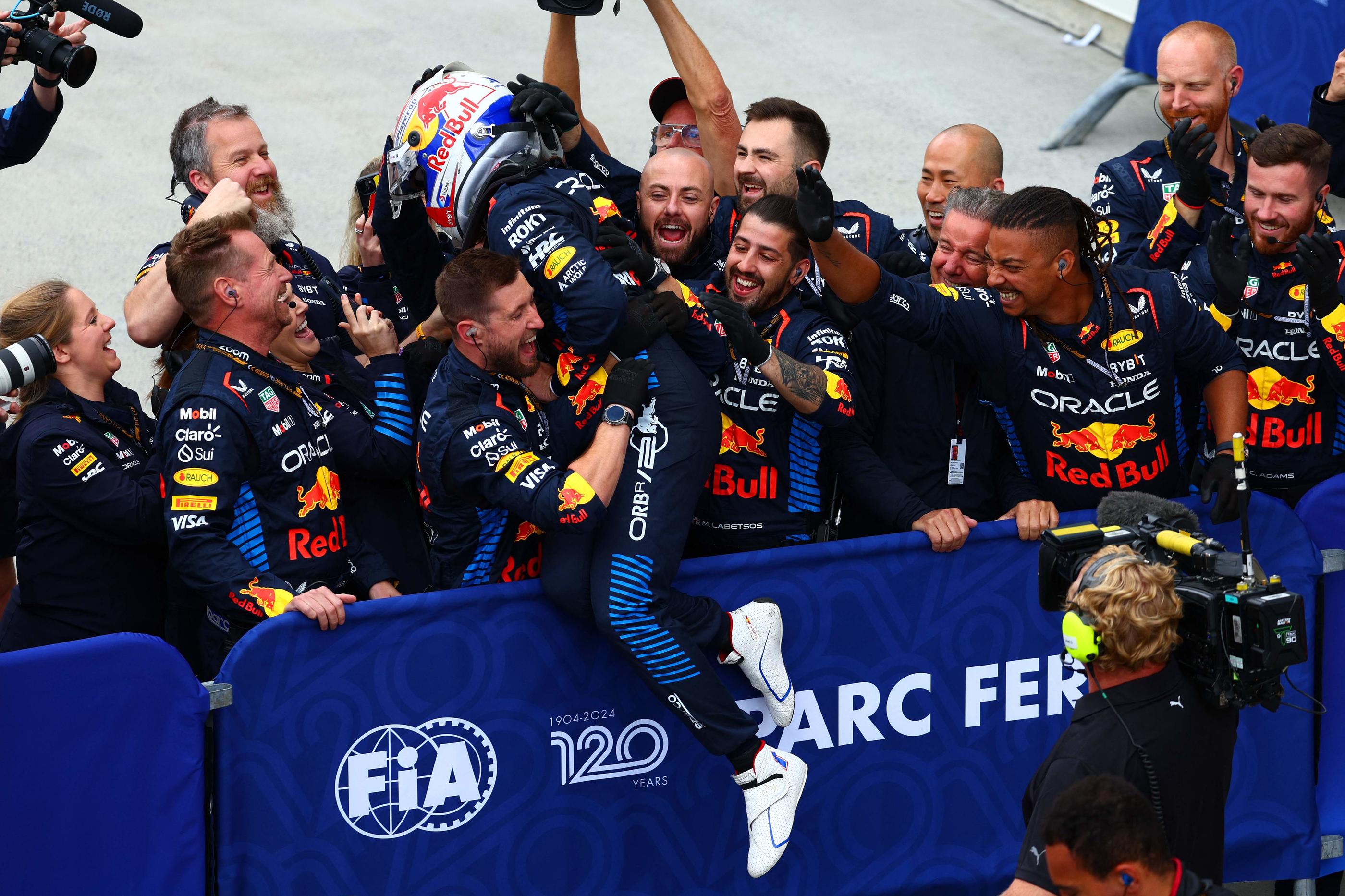 Max Verstappen et Red Bull ont célébré leur victoire lors du GP du Canada, ce dimanche. AFP