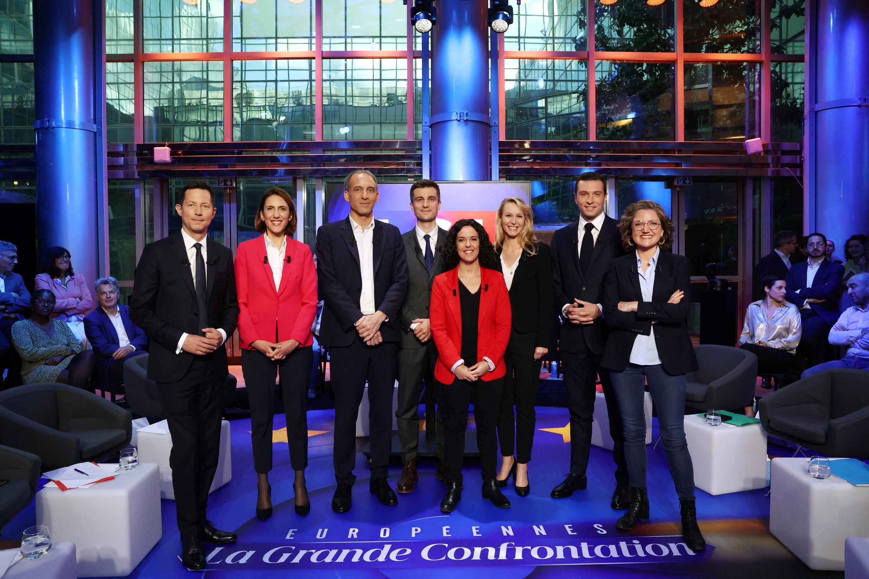 François-Xavier Bellamy, Valérie Hayer, Raphaël Glucksmann, Léon Deffontaines, Manon Aubry, Marion Maréchal, Jordan Bardella et Marie Toussaint avant un débat sur LCI, fin mai. AFP/Emmanuel Dunand