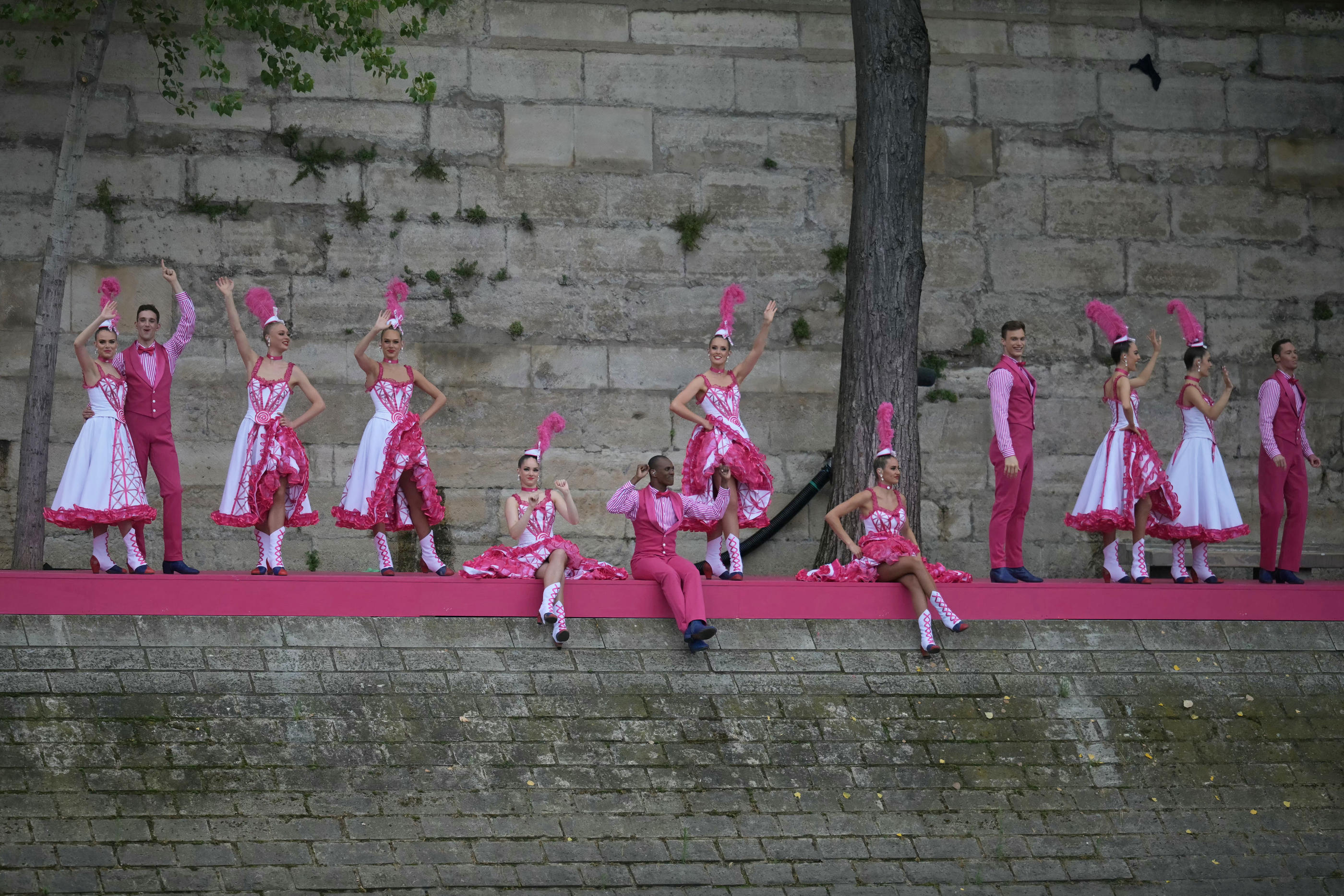 Les danseuses du Moulin rouge lors de la cérémonie d'ouverture des JO de Paris. Reuters / CARL DE SOUZA