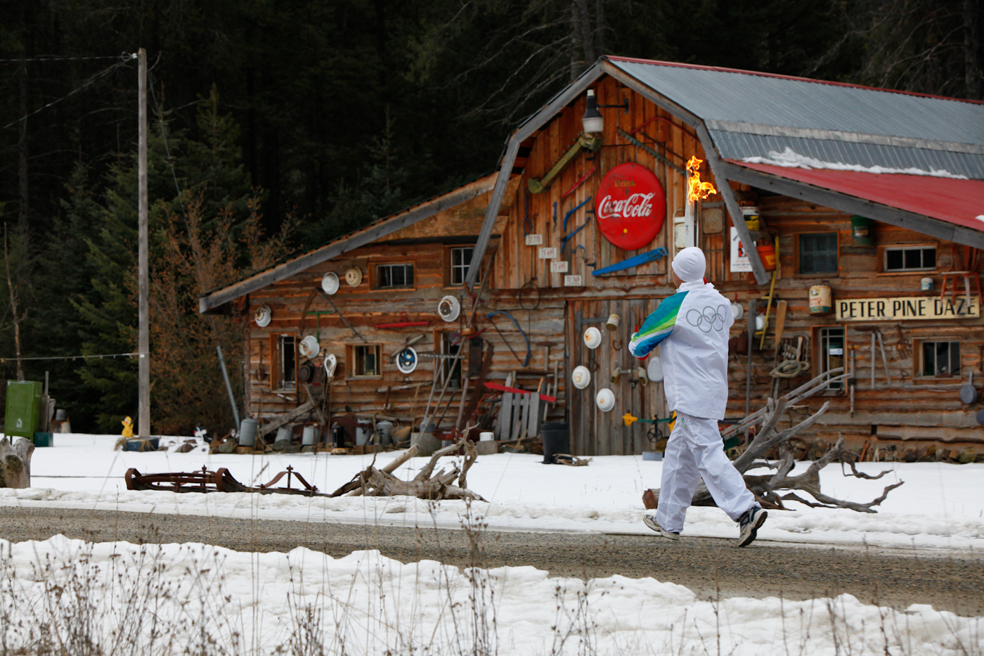 Le relais de la flamme est toujours un moment unique pour le pays hôte. Ici, la torche est portée dans un petit village du Canada, avant les JO de Vancouver en 2010. IMF/Luca Bertacchi