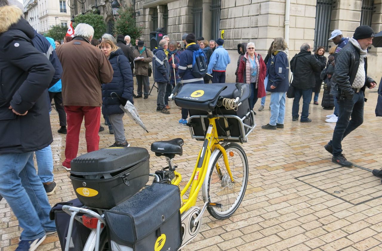 <b></b> En février 2019, à Vincennes, avait lieu un rassemblement contre la délocalisation sur Montreuil du centre de distribution du courrier de Vincennes.