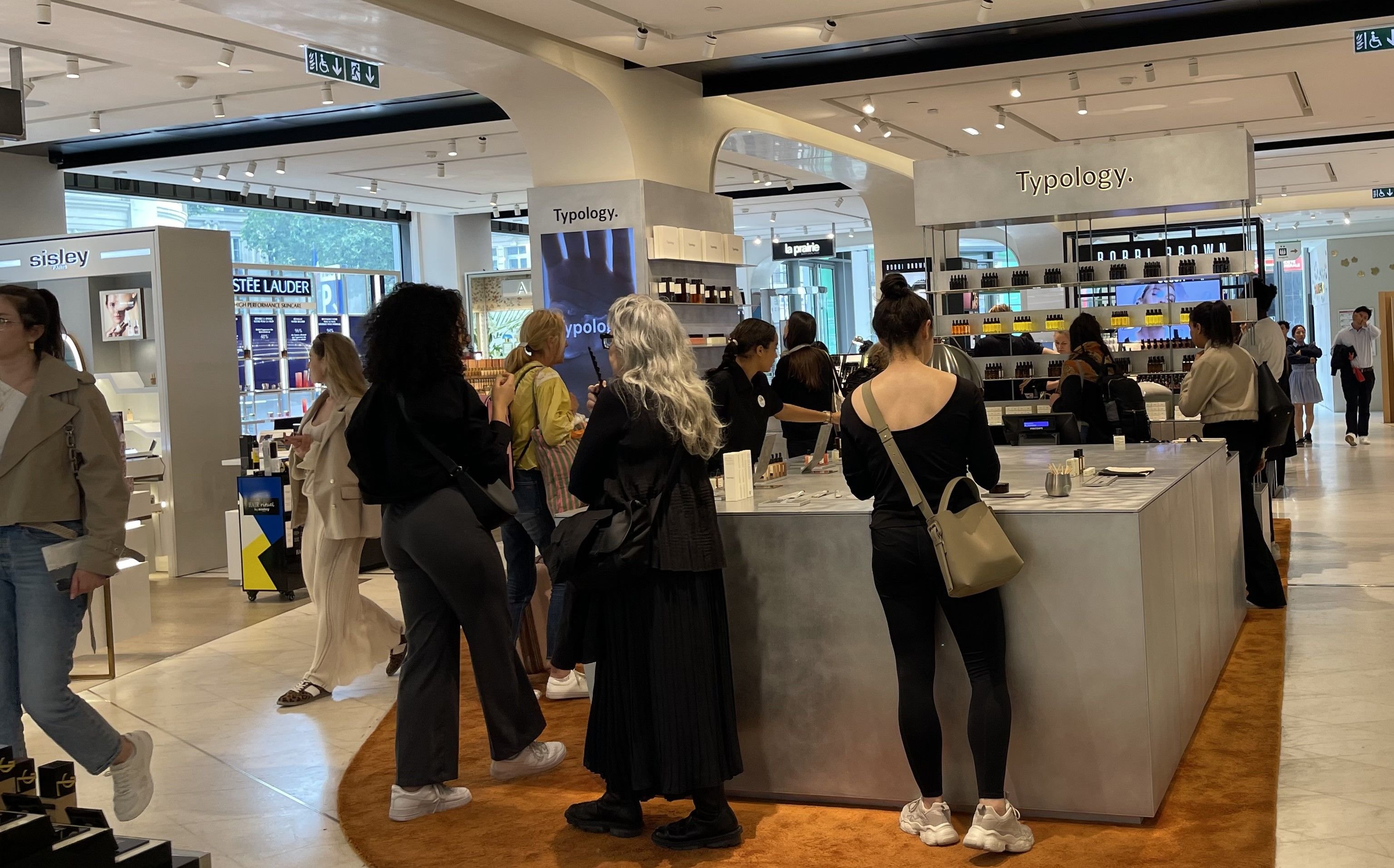 Le tout premier corner de la marque de produits cosmétiques parisienne, Typology, connaît un succès fulgurant au Printemps Haussmann. DR