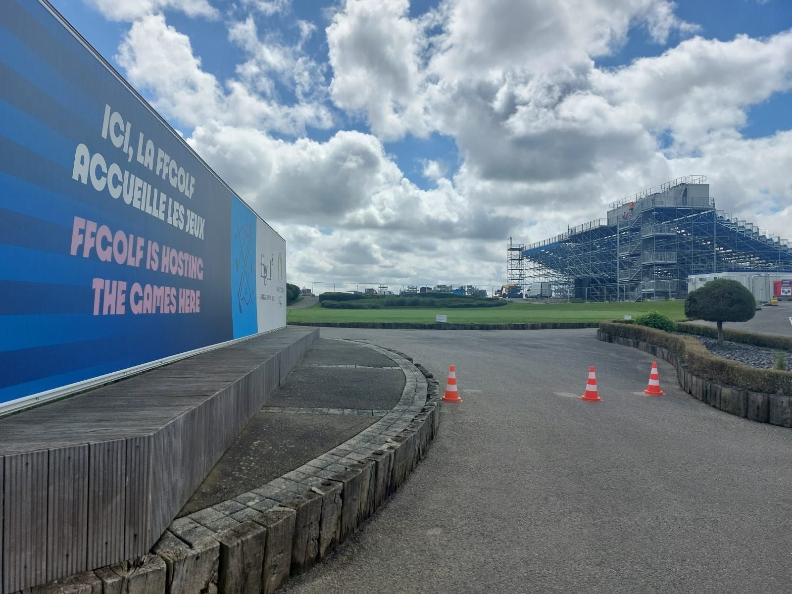 Guyancourt (Yvelines), le 15 mai 2024. Avec l'édification de sa grande tribune, le Golf national est quasiment prêt pour accueillir les JO de Paris. LP/Stéphane Corby