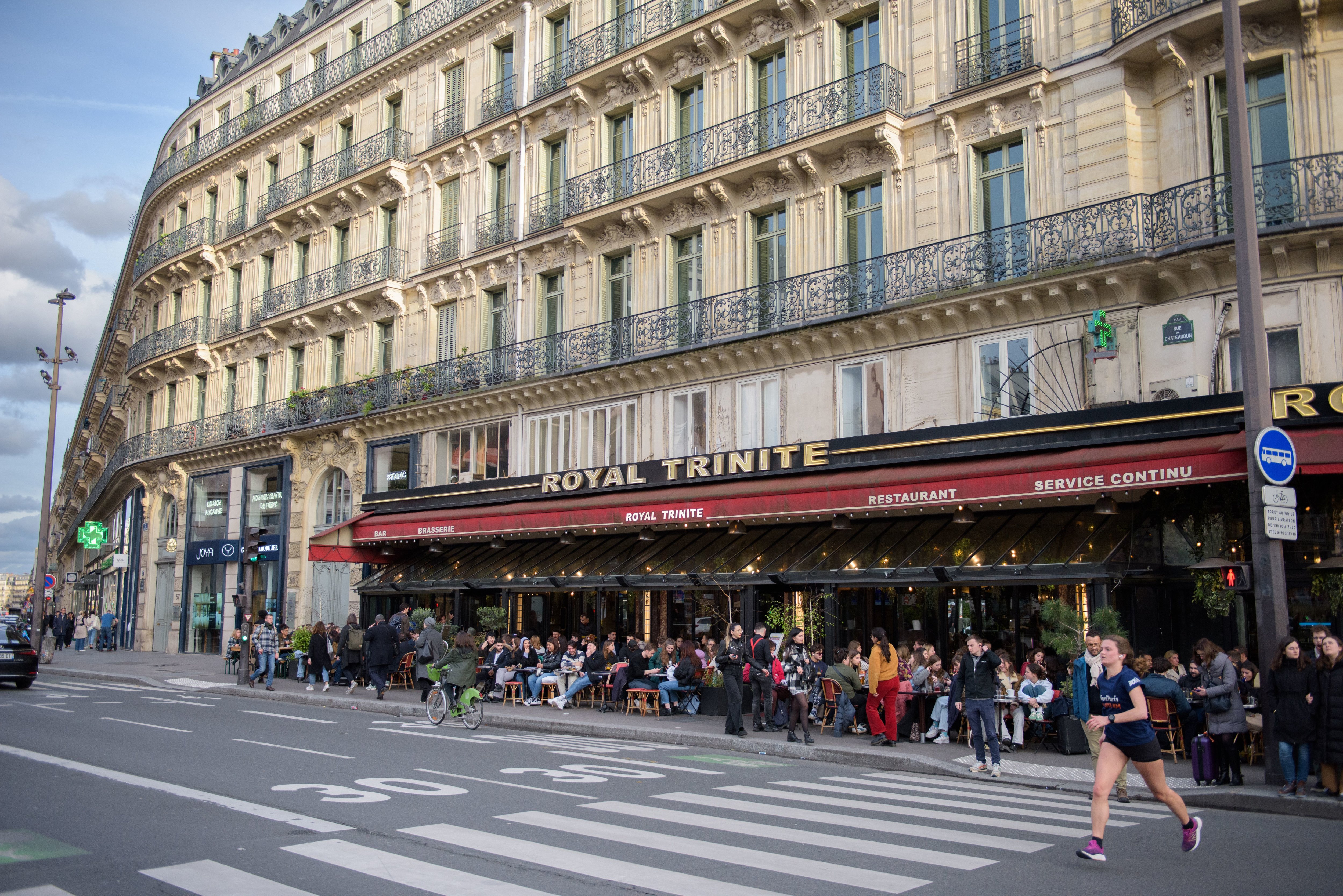 Paris (IXe), jeudi 4 avril. Les logements dans le quartier Chaussée-d'Antin, près des grands magasins, sont très recherchés par les touristes. LP/Amélie Dibon