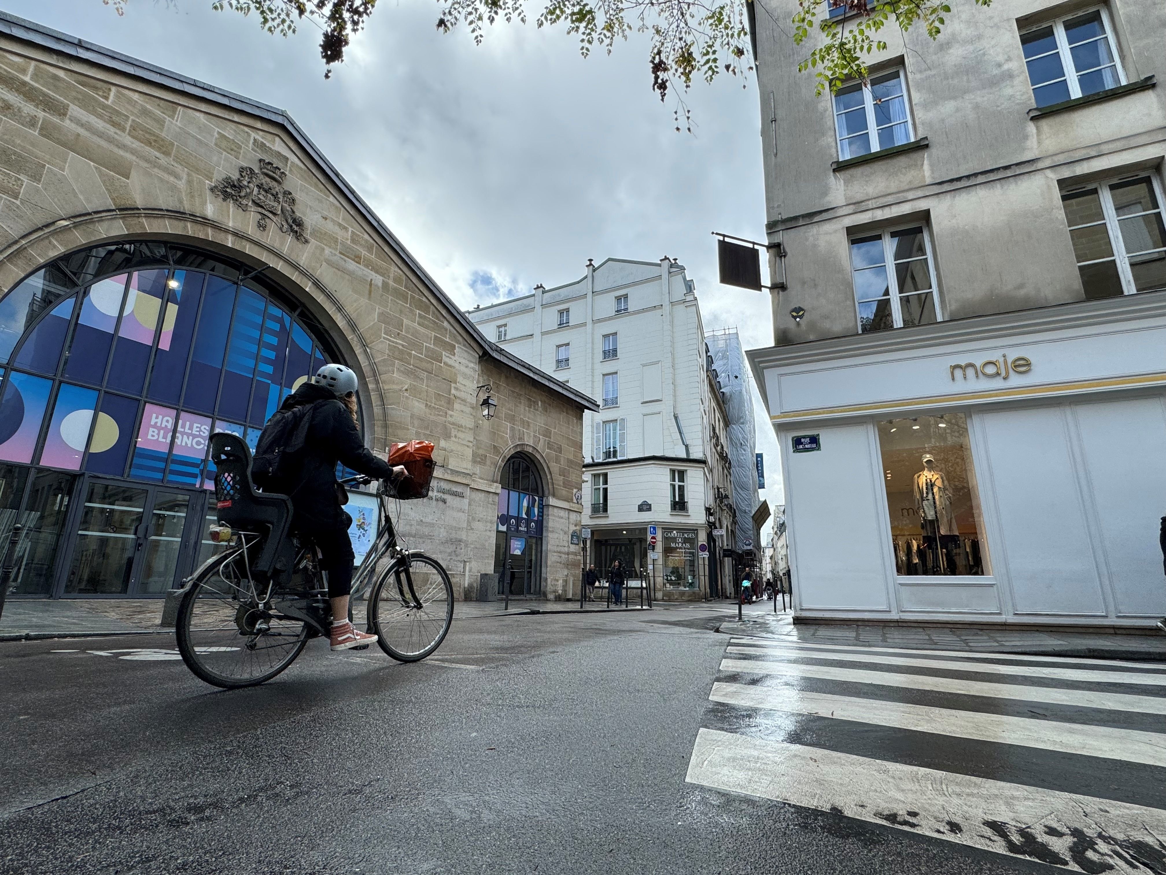 Quartier du Marais (IVe), en avril 2024. Les locaux regrettent la disparition récente de plusieurs commerces historiques du quartier. LP/Paul Abran