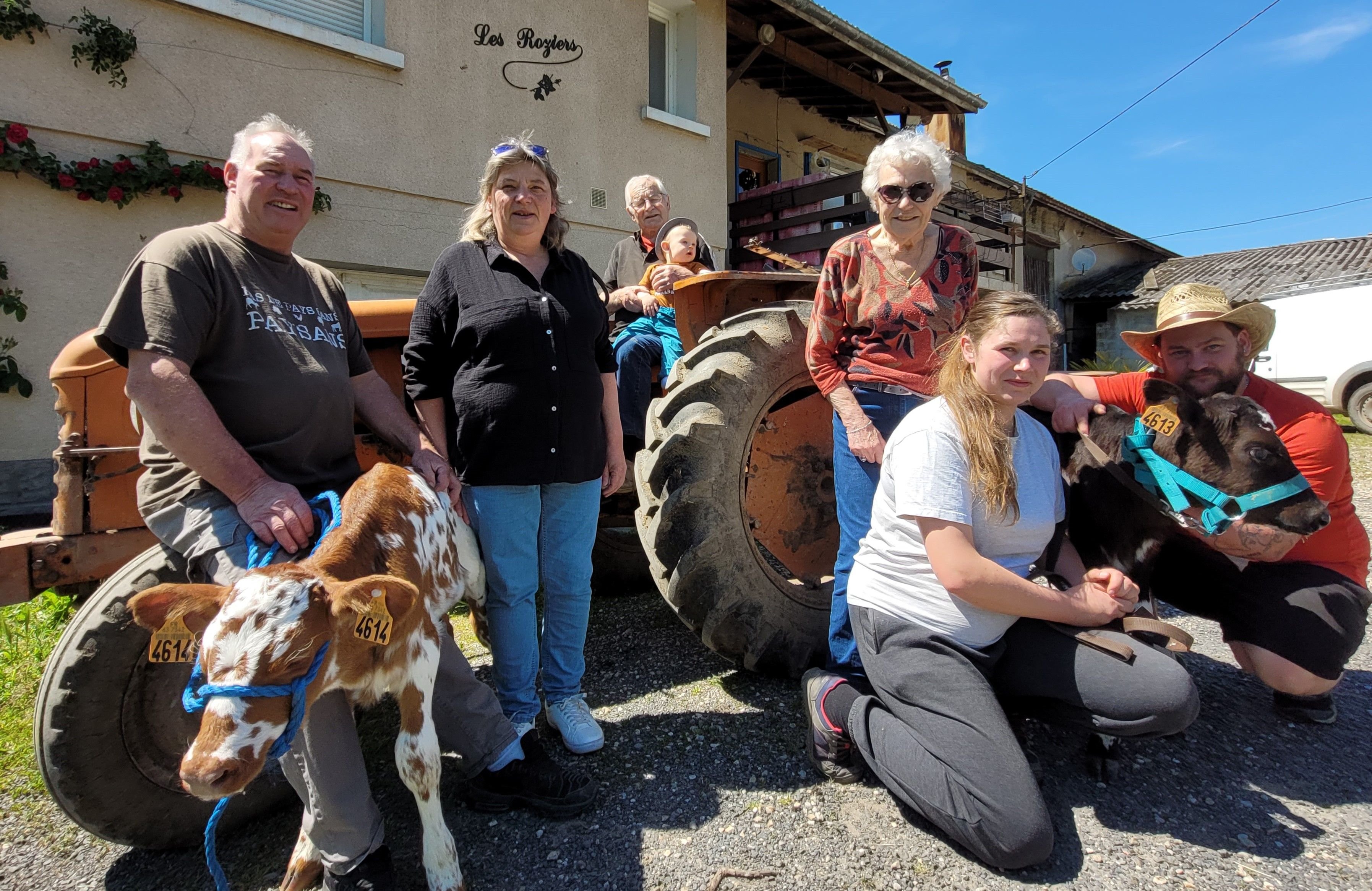 Pas moins de quatre générations de Barrier réunies : le grand-père, Antoine, 82 ans et sa femme Marie-Paule, 80 ans, le fils et la belle-fille, Daniel et Nathalie, 58 ans ; le petit-fils Anthony et sa femme Adeline, 30 ans, et Antoine, l'arrière petit-fils. LP/Geneviève Colonna d'Istria