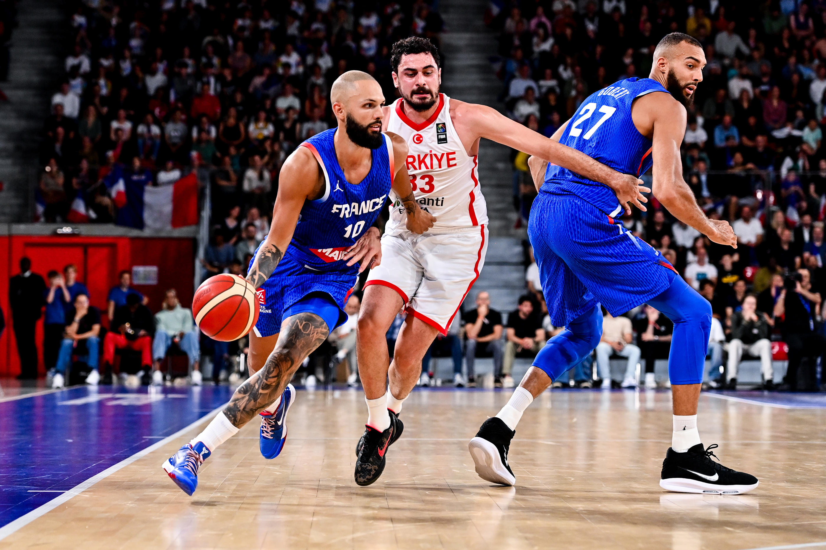 Discret et peu en rythme contre la Turquie le 3 juillet, Evan Fournier semble pourtant assuré d'une place parmi les douze pour les Jeux. Sandra Ruhaut/Icon Sport