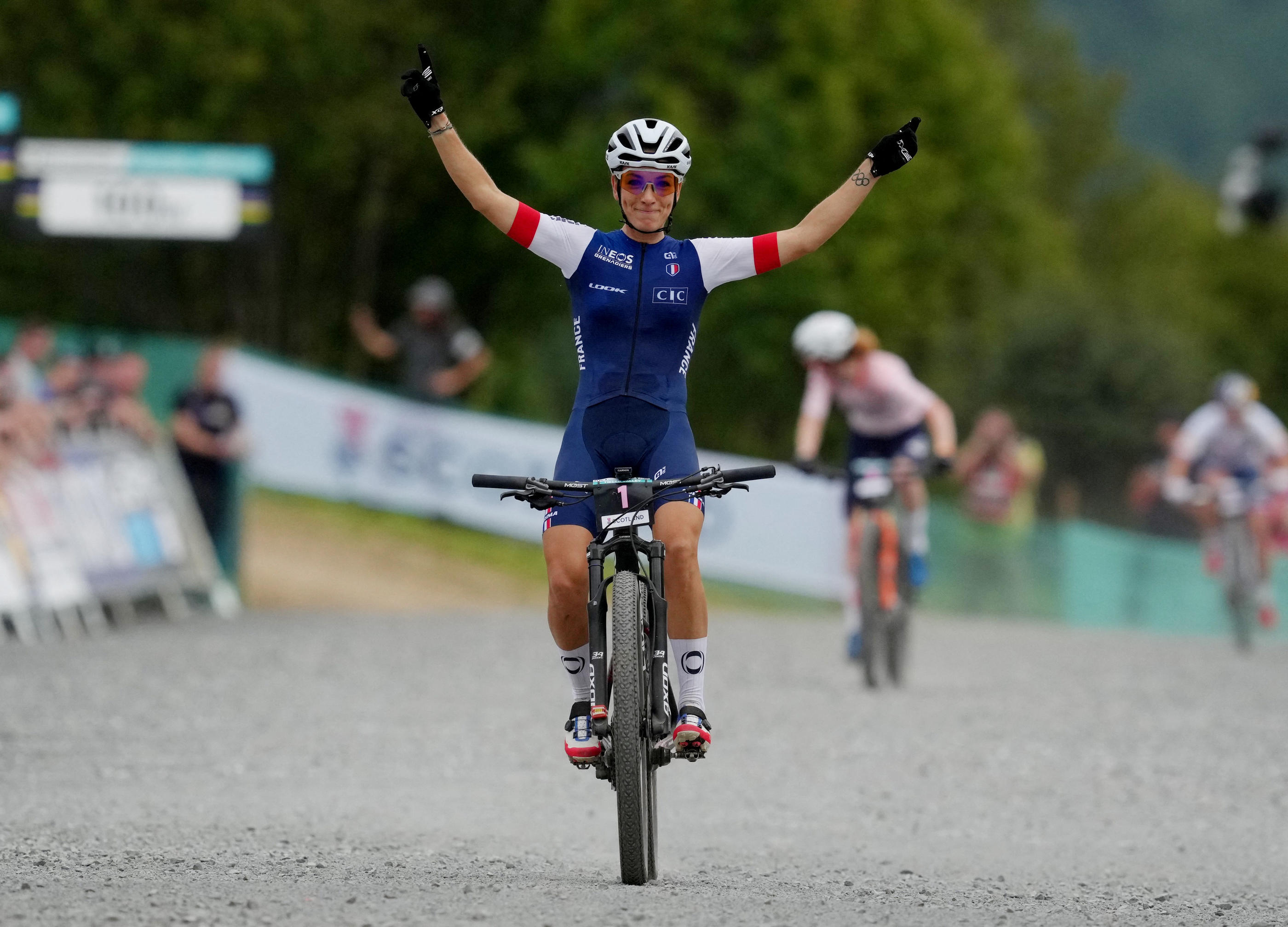 "Je n’avais jamais couru sur ce parcours. Je l’ai fait au feeling et à l’instinct. Ça roulait très vite", a décléré Pauline Ferrand-Prevot après sa victoire. REUTERS/Maja Smiejkowska