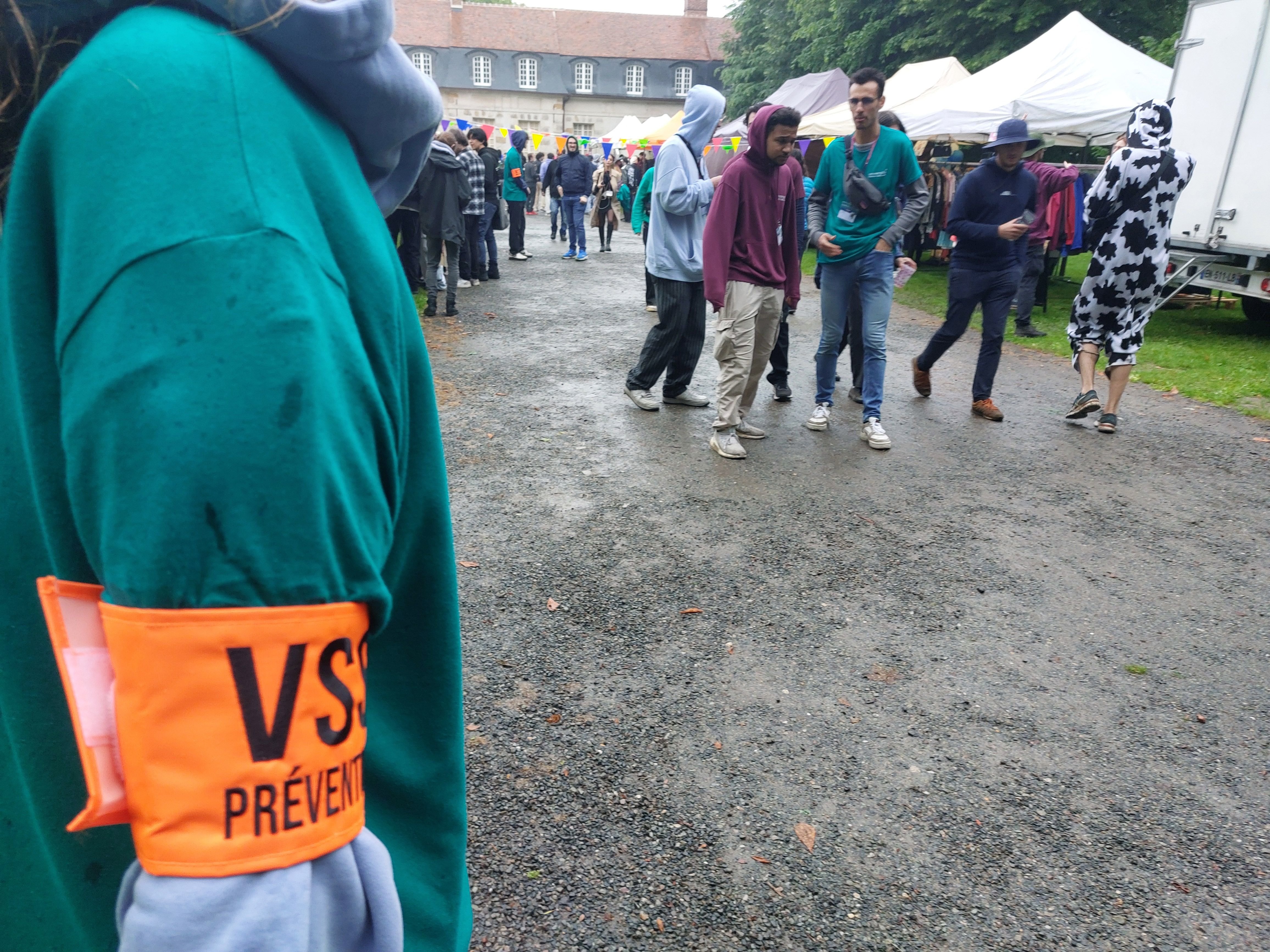 Saint-Jean-de-Beauregard (Essonne), le 1er juin. Pendant le festival Interfilières Paris-Saclay, des patrouilles ont circulé pour prévenir et agir en cas de violences sexistes et sexuelles (VSS). LP/Cécile Chevallier