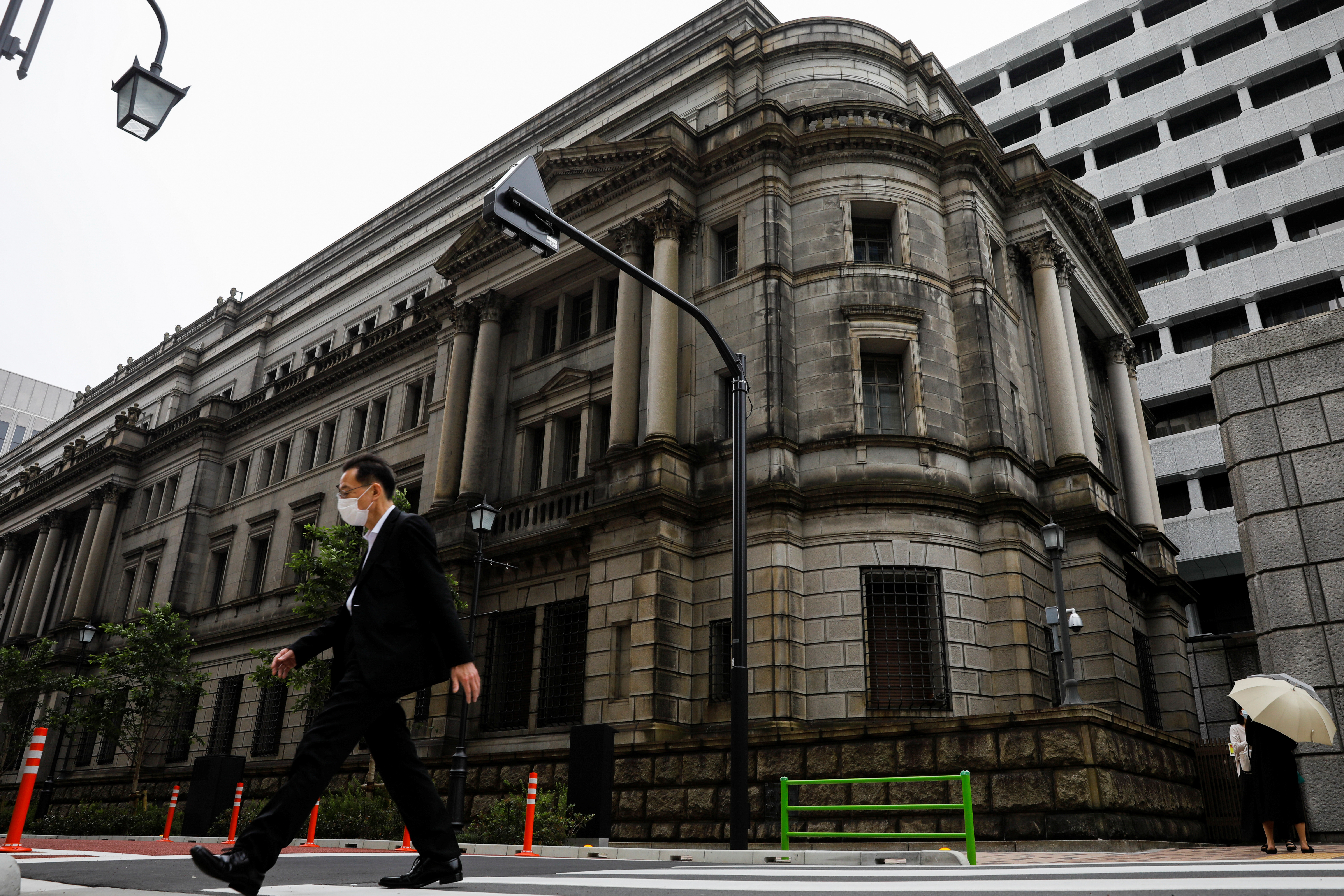 日銀の国債買い入れ、減額1年目4.65兆円・2年目3.55兆円＝金融機関サーベイ