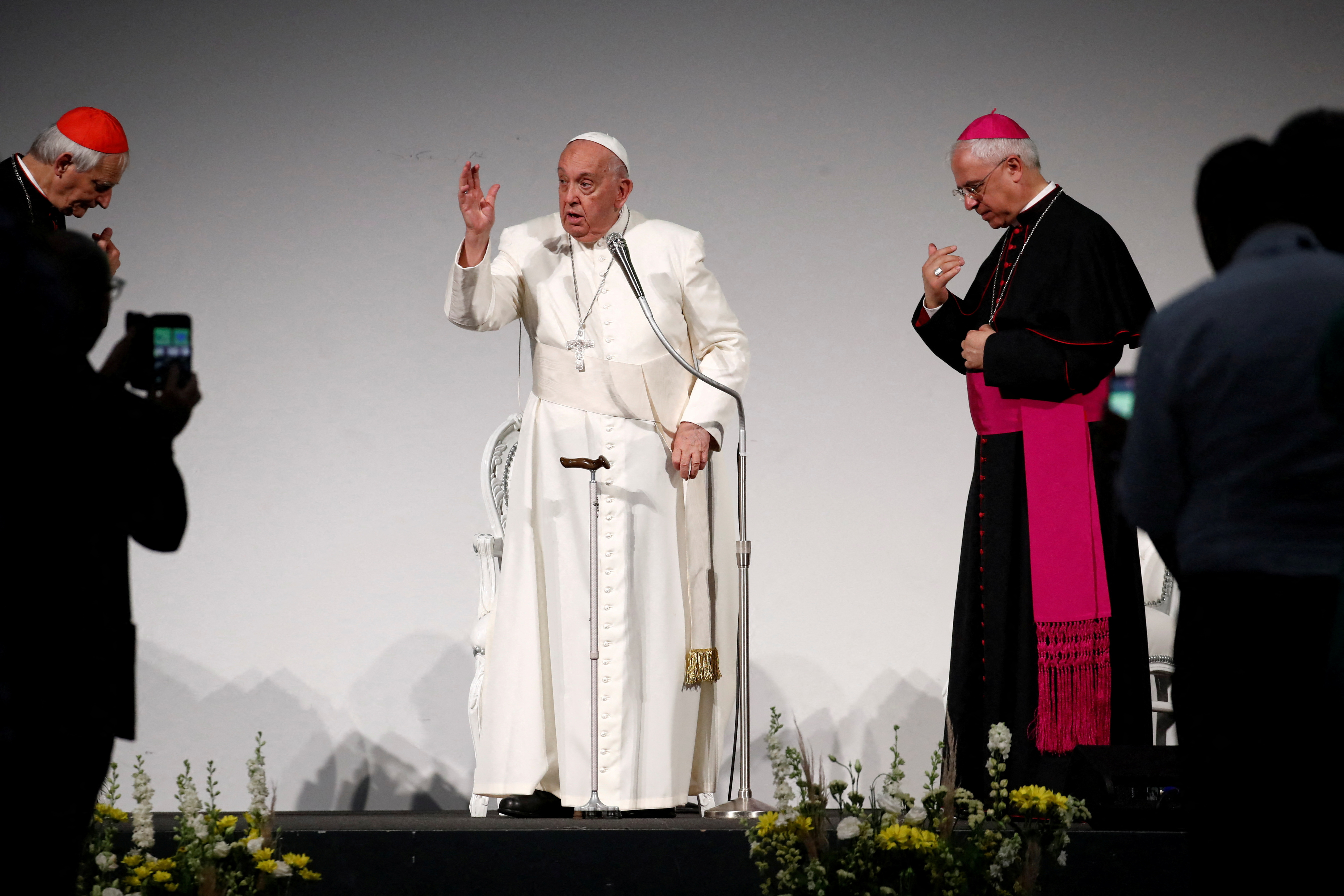 「民主主義は世界的に不健全な状態」、ローマ教皇が警告