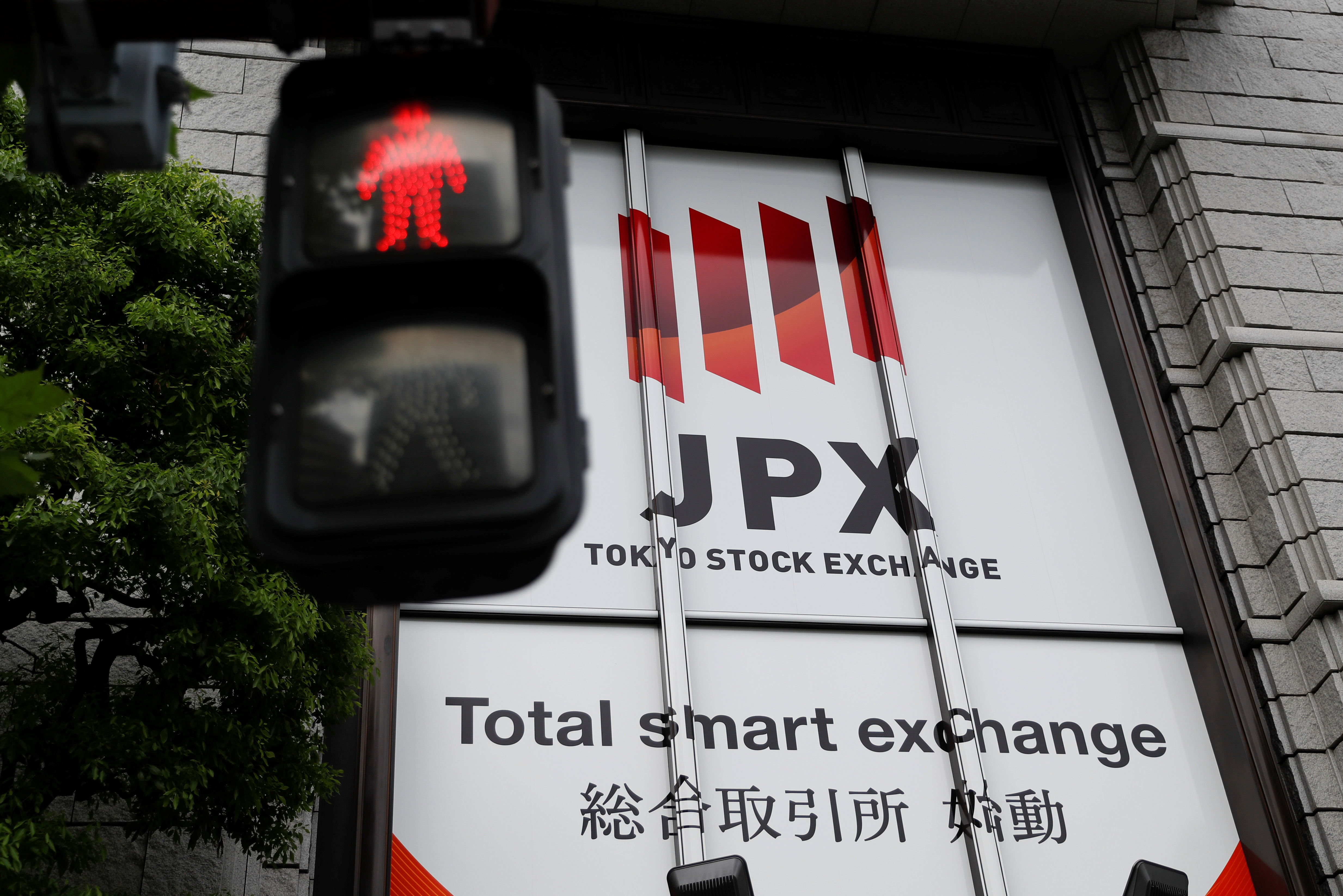 アングル：日経・ＴＯＰＩＸがダブル最高値、物色に広がり　「バブル呪縛」脱却