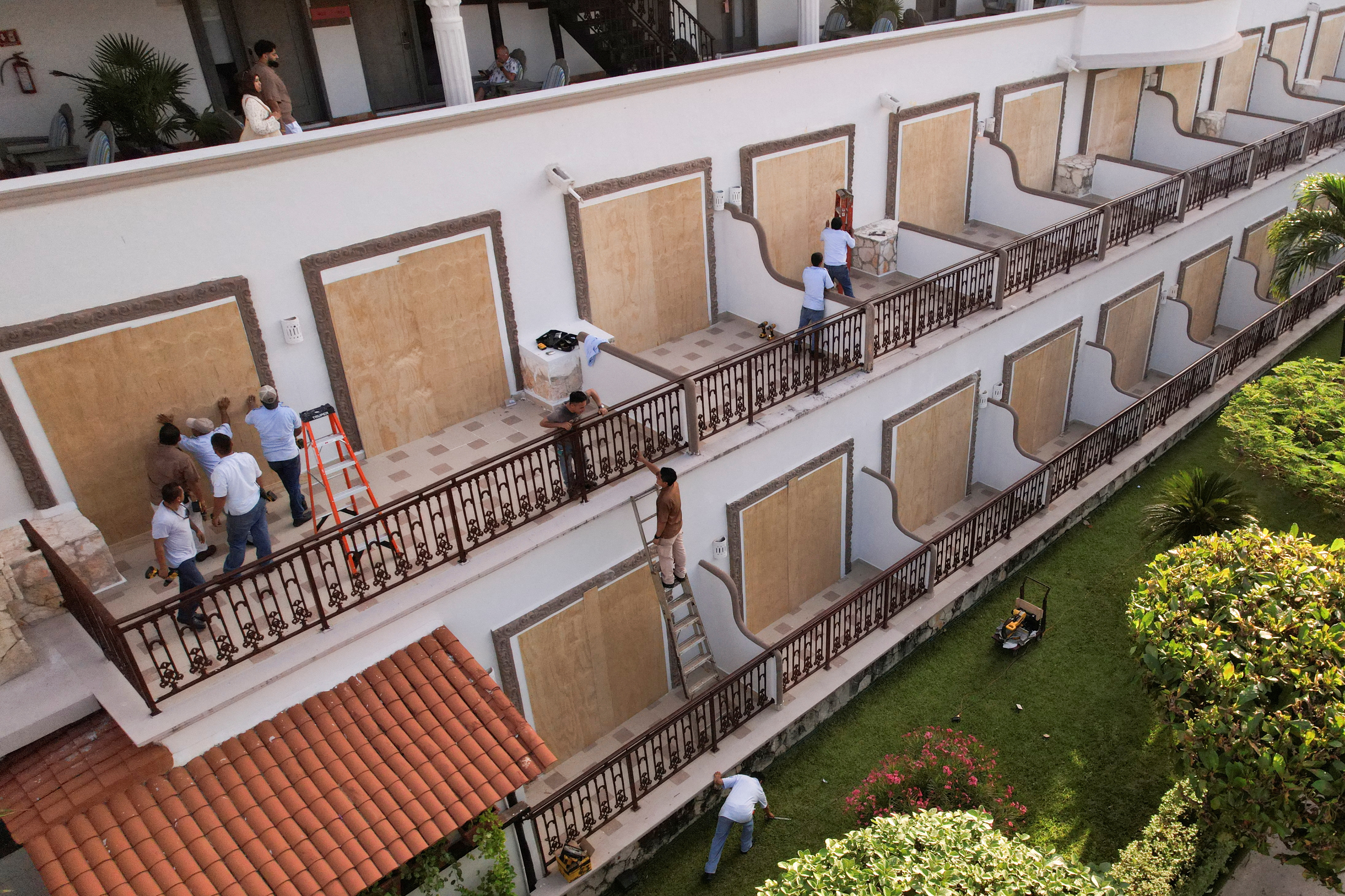 Preparations before the arrival of Hurricane Beryl, in Playa del Carmen