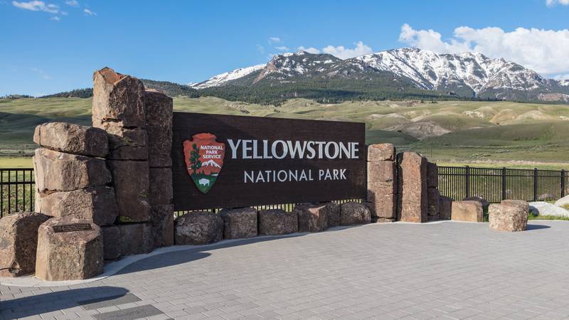 Yellowstone National Park sign