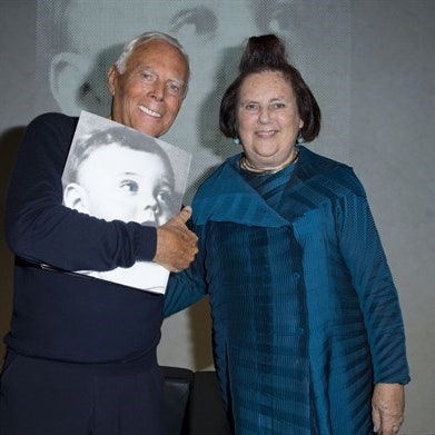 Esce Giorgio Armani, la biografia