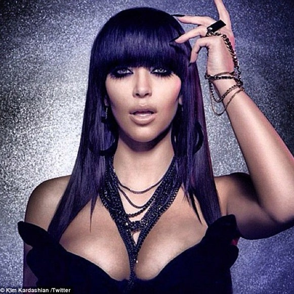 Kardashian: lenti e capelli viola