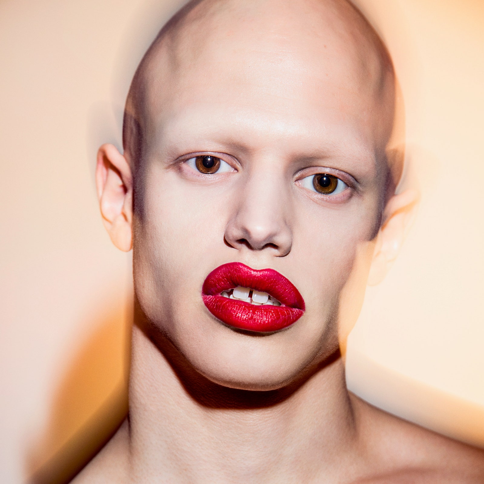 Intervista a Bice Dustin, modello queer con l'alopecia