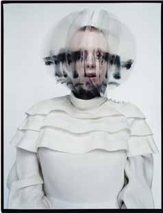 Photo Tim Walker. Karen Elson abito Louis Vuitton maschera Iris van Herpen Haute Couture Londra 2018