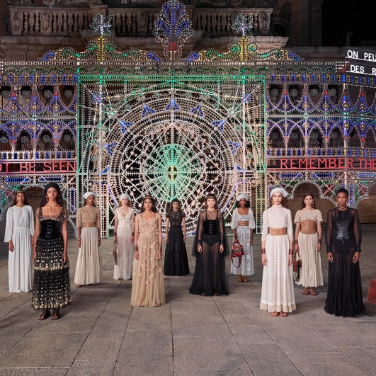 Dior Cruise 2021: tutti i look della sfilata a Lecce