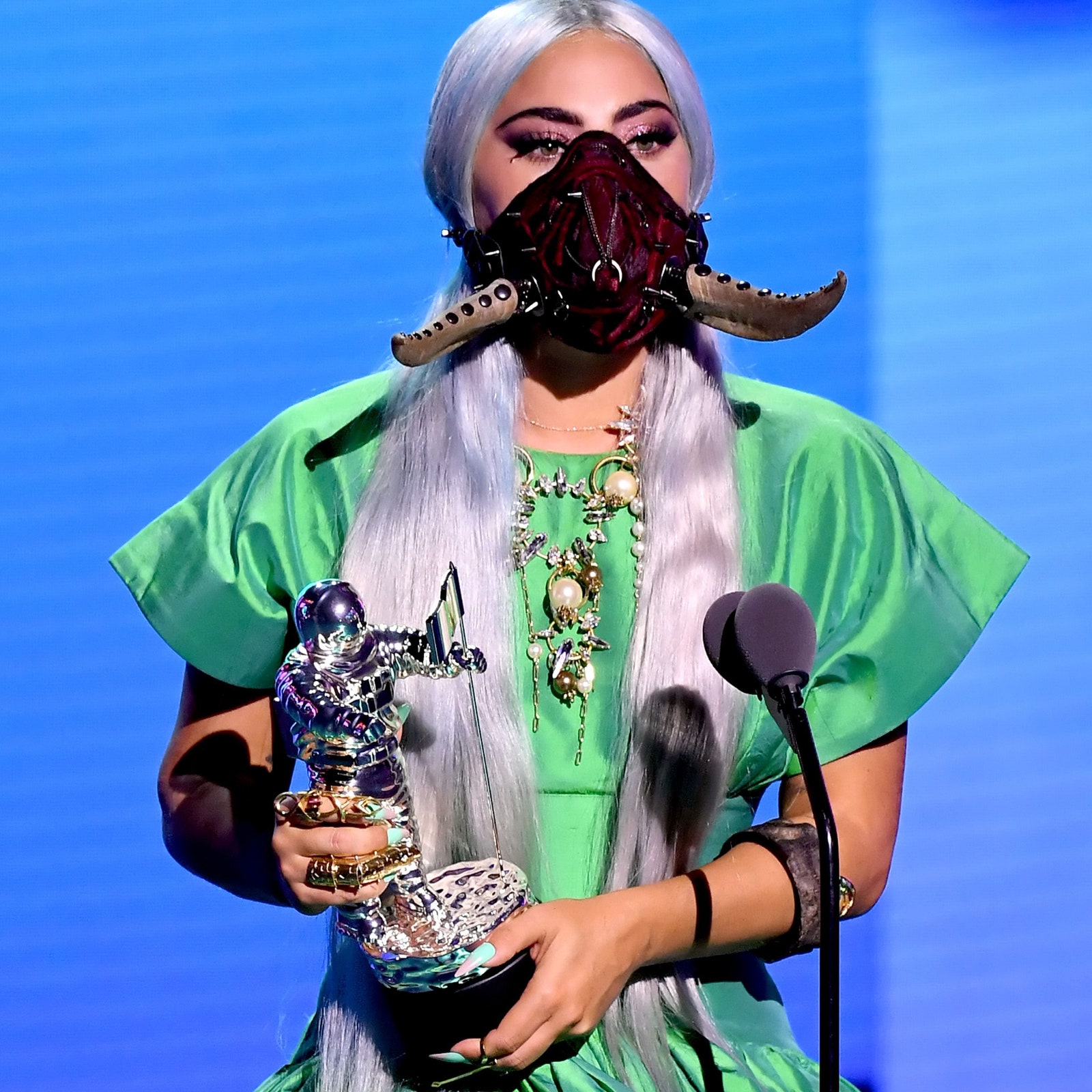 Lady Gaga: 9 look con mascherina agli MTV VMA 2020