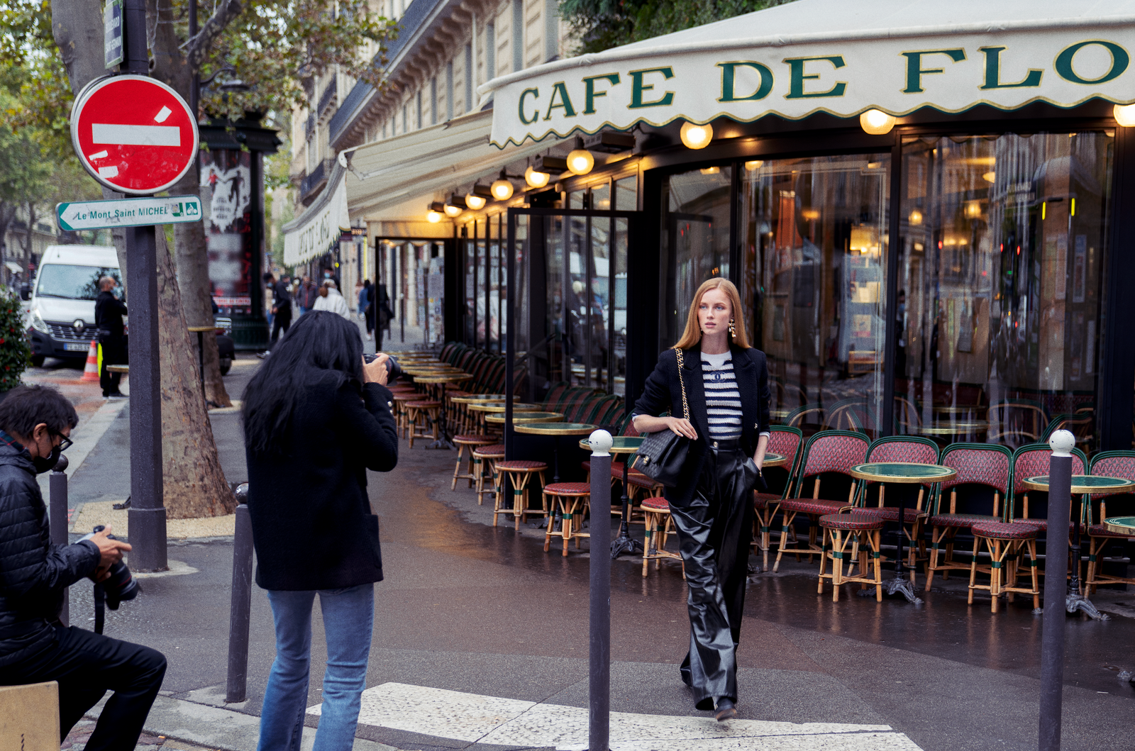 Chanel il video che svela come nasce l'iconica borsa 11.12