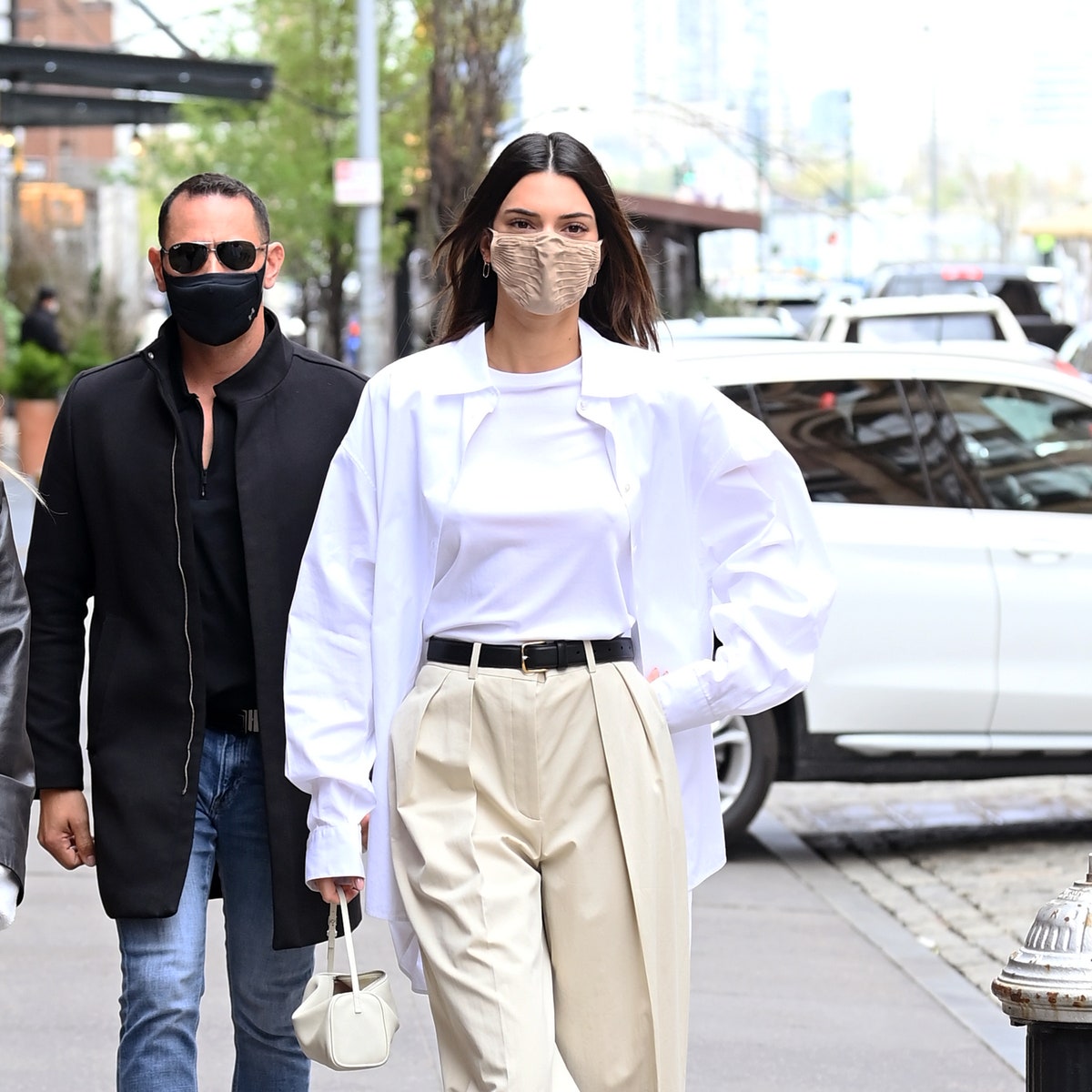 3 modi di abbinare bianco e beige copiando i look di Kendall Jenner