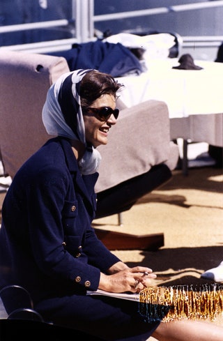 Jackie Kennedy negli Stati Uniti nel 1962 come portava il foulard