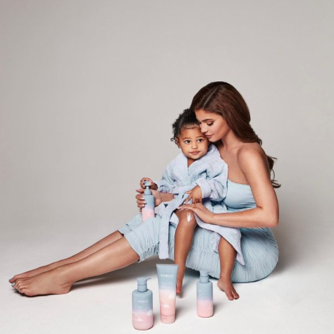 Kylie Jenner presenta Kylie Baby, la linea per bambini approvata da Stormi