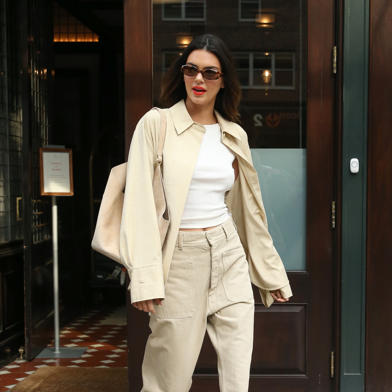 Questo è il look più cool con la camicia per indossarla da mattina a sera (vedi Kendall Jenner)