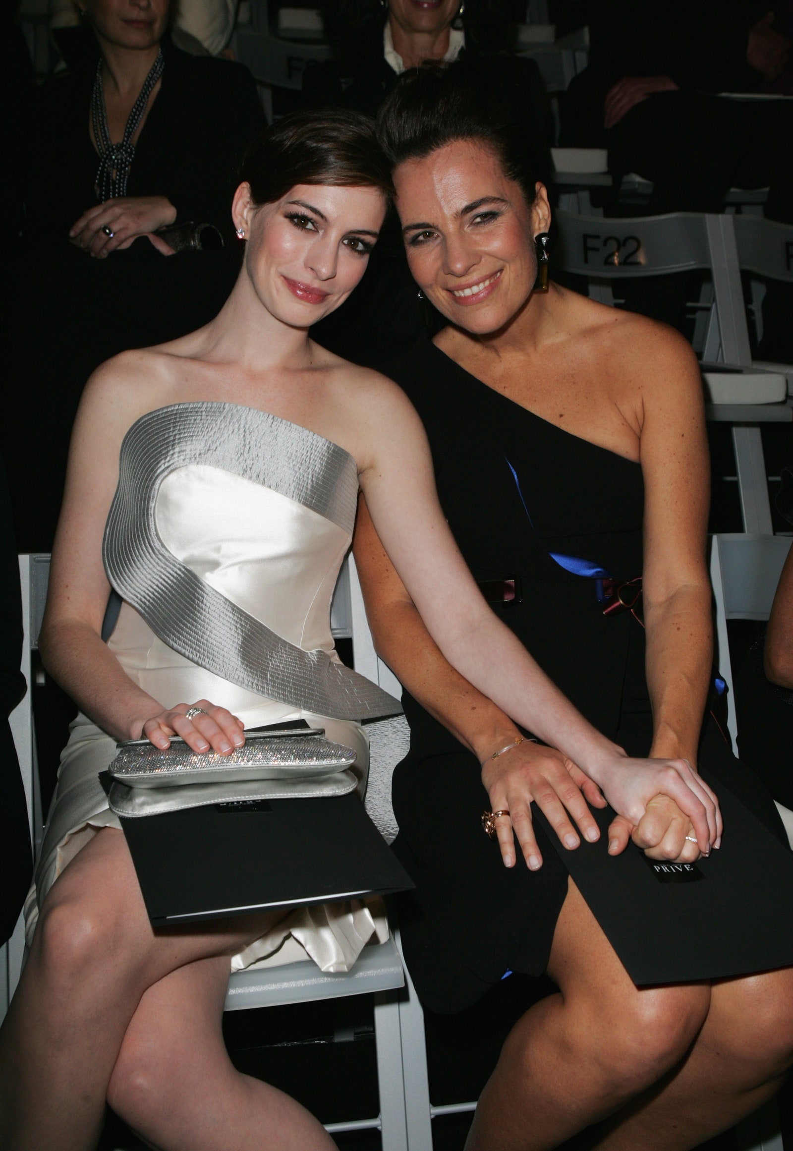 Anne Hathaway e Roberta Armani