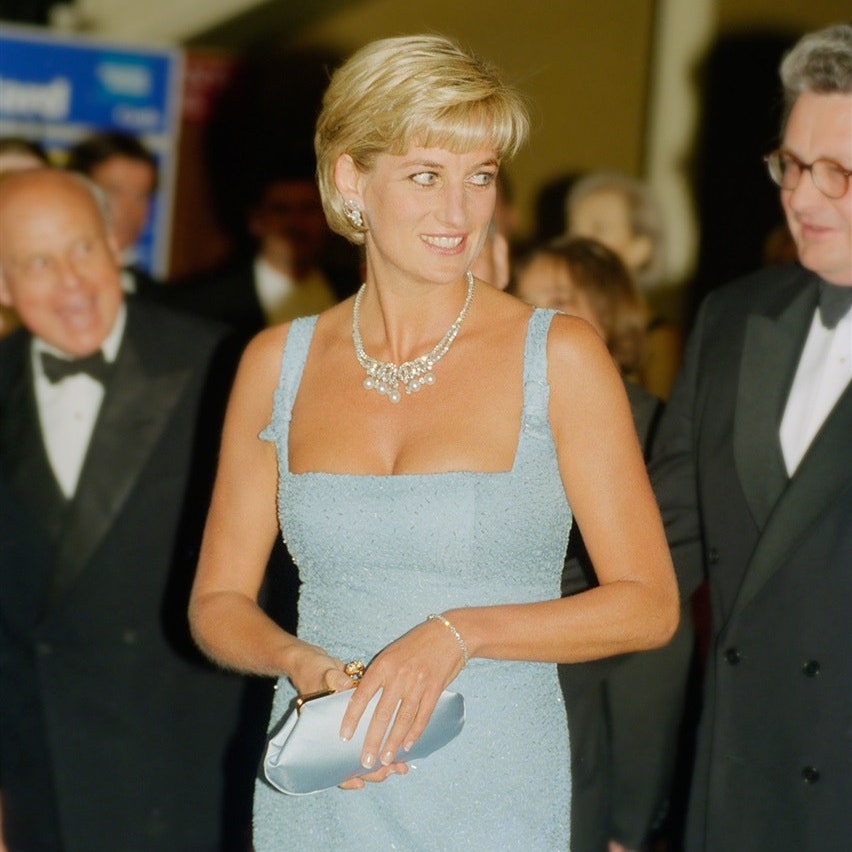 Lady Diana, oltre il mito. Vezzi ed eccentricità inedite. E gli scatti più commoventi