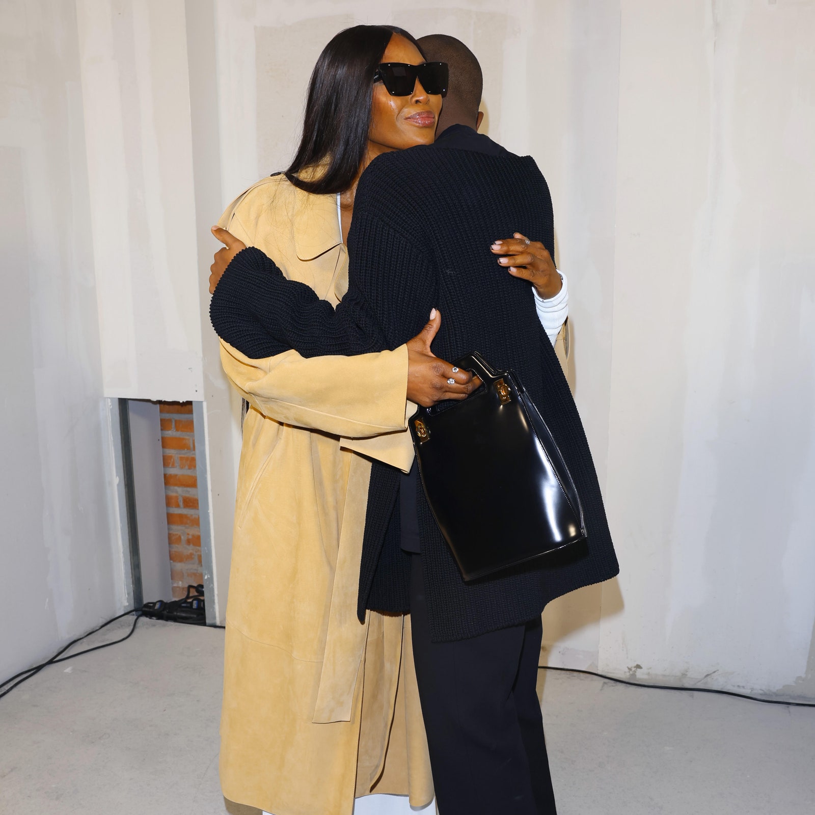 Milano Fashion Week: l'abbraccio di Naomi Campbell e Maximilian Davis, il primo designer nero in una maison storica italiana